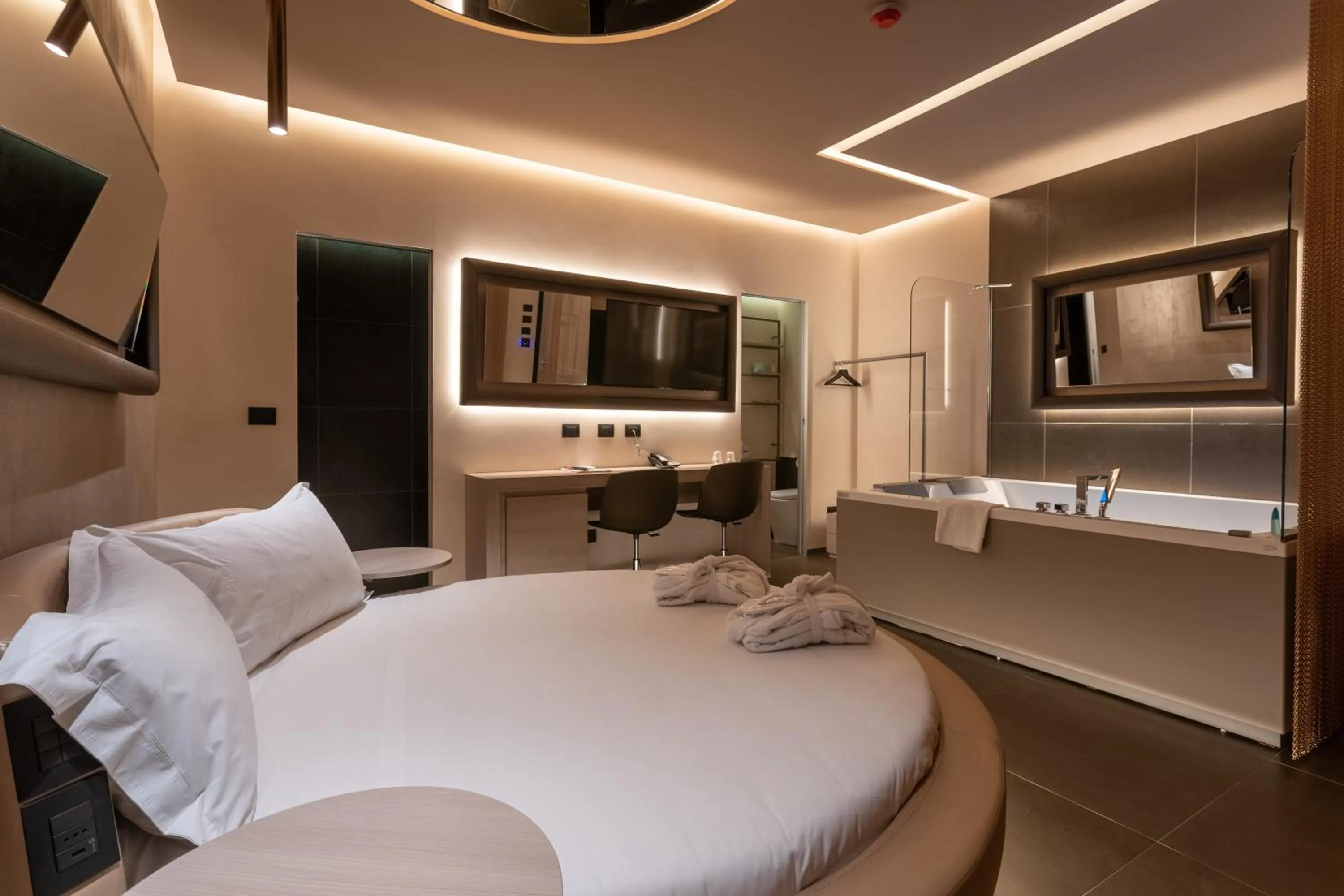 Bed in Motel Hotel Charlie