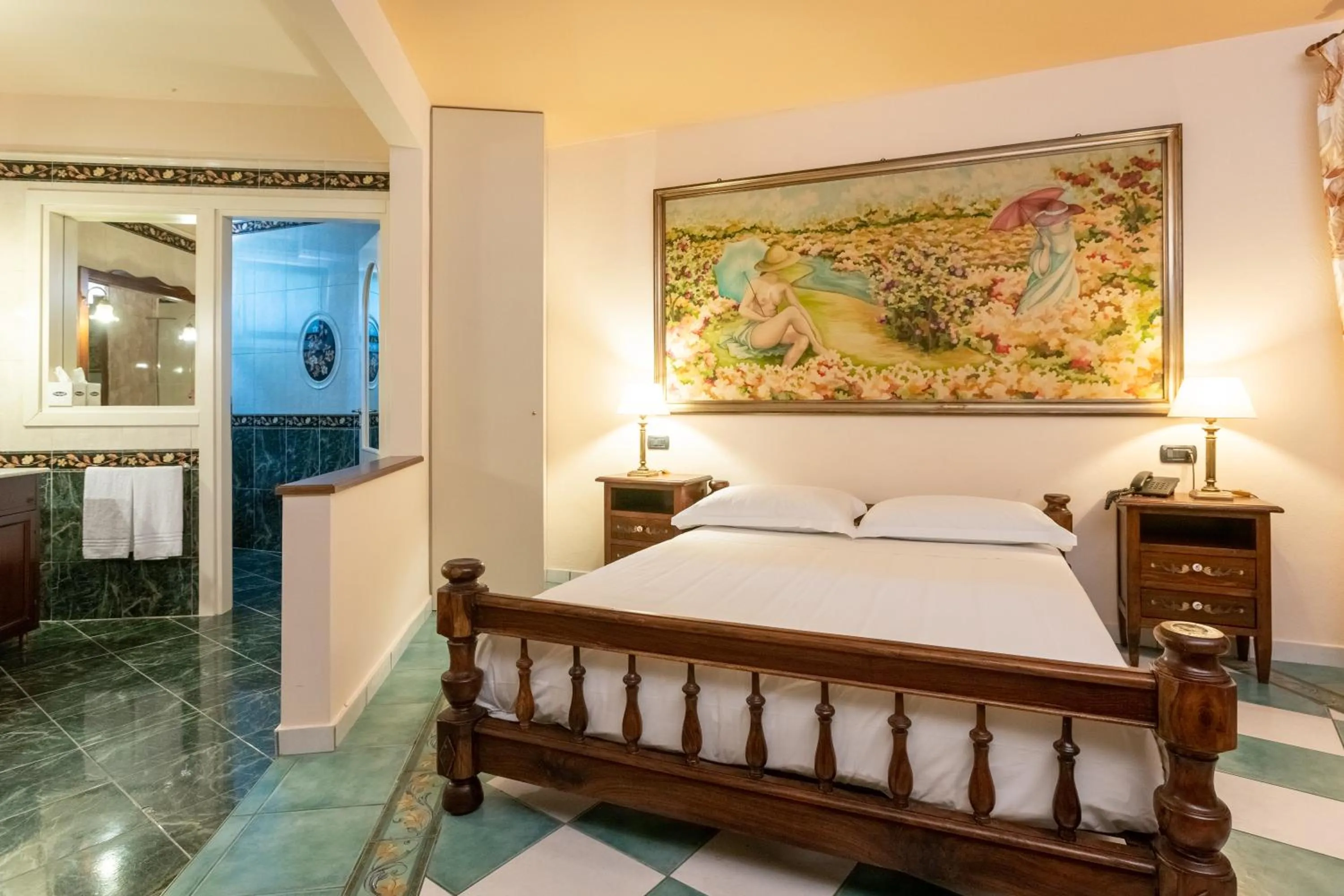 Bed in Motel Hotel Charlie