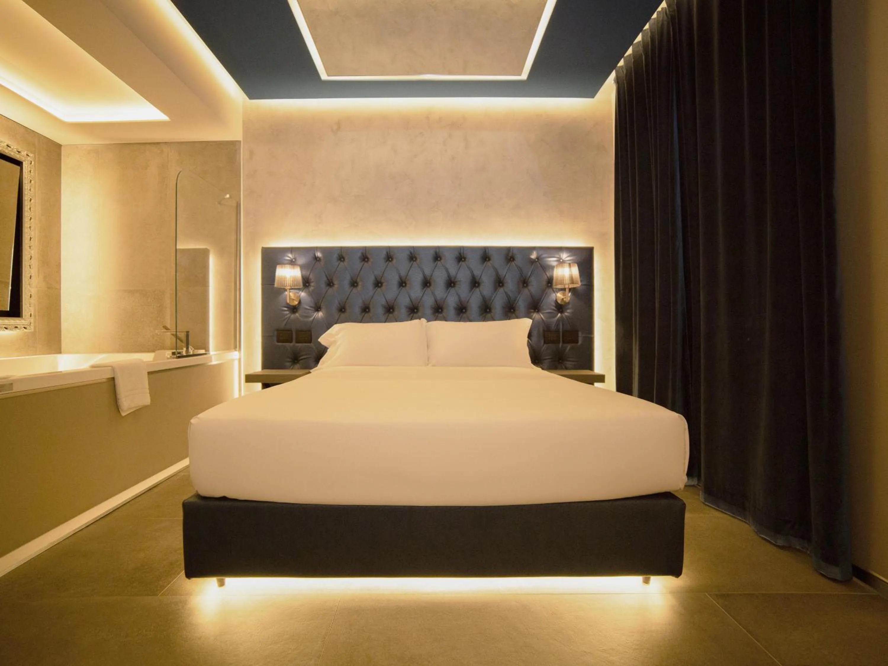 Bed in Motel Hotel Charlie