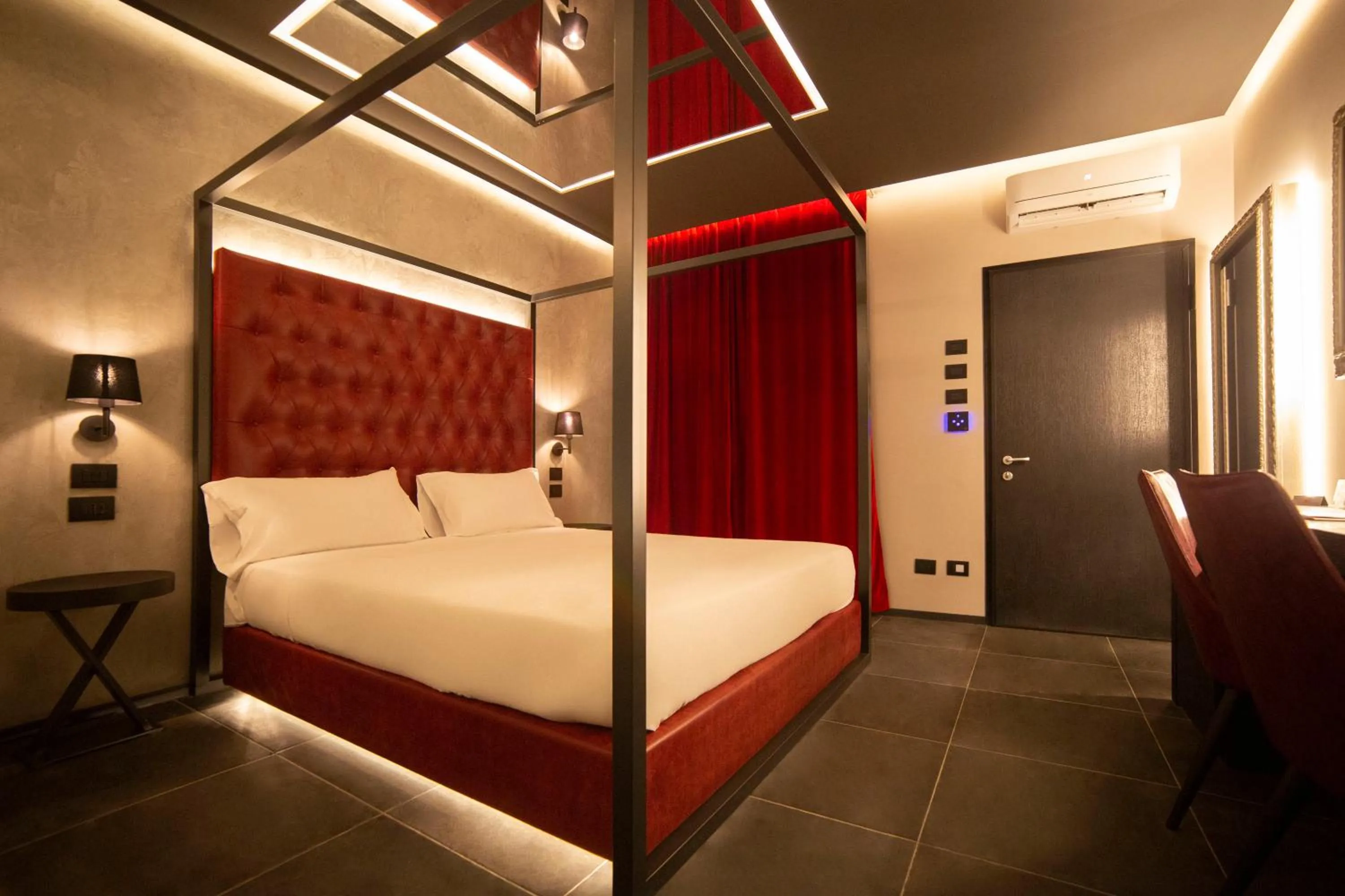 Bed in Motel Hotel Charlie