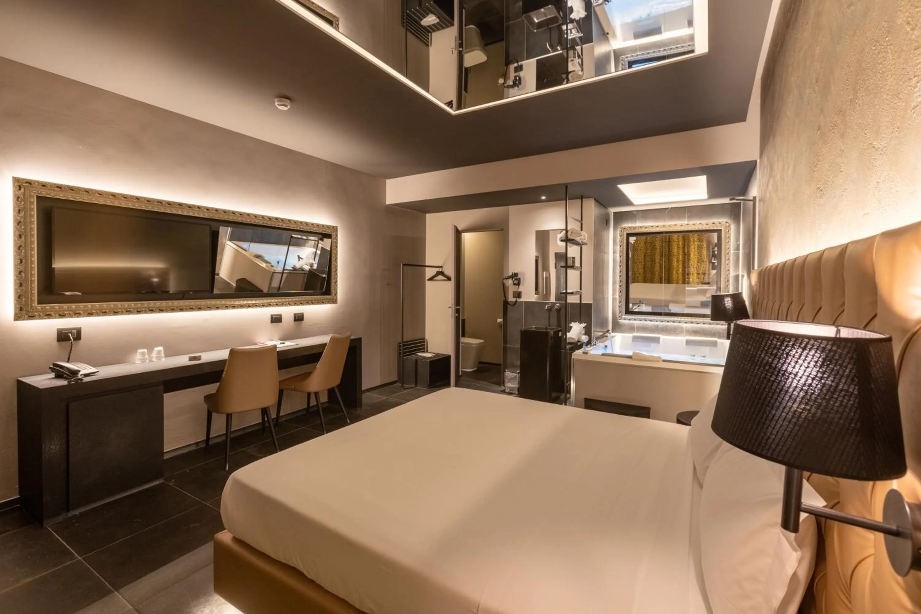 Bed in Motel Hotel Charlie