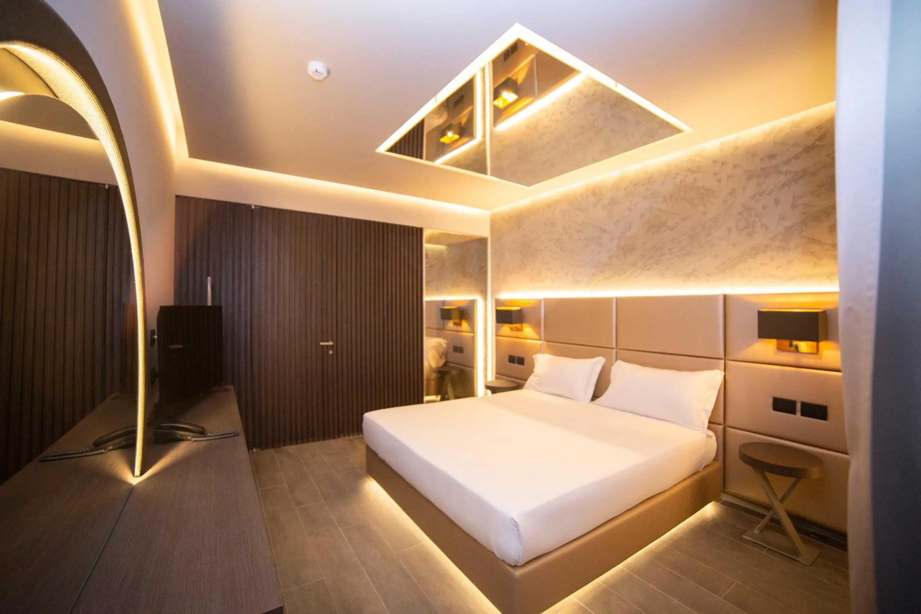 Bed in Motel Hotel Charlie