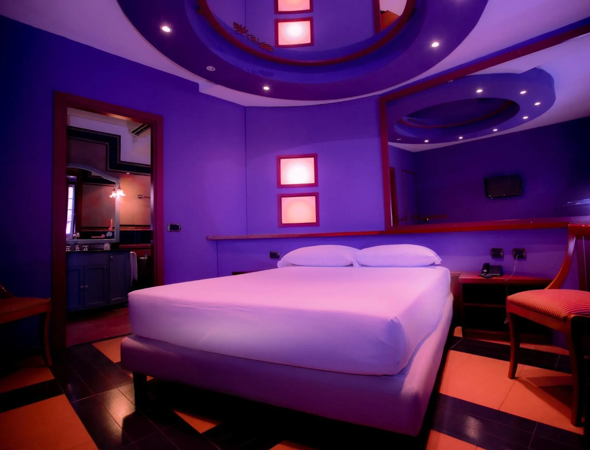 Bed in Motel Hotel Charlie