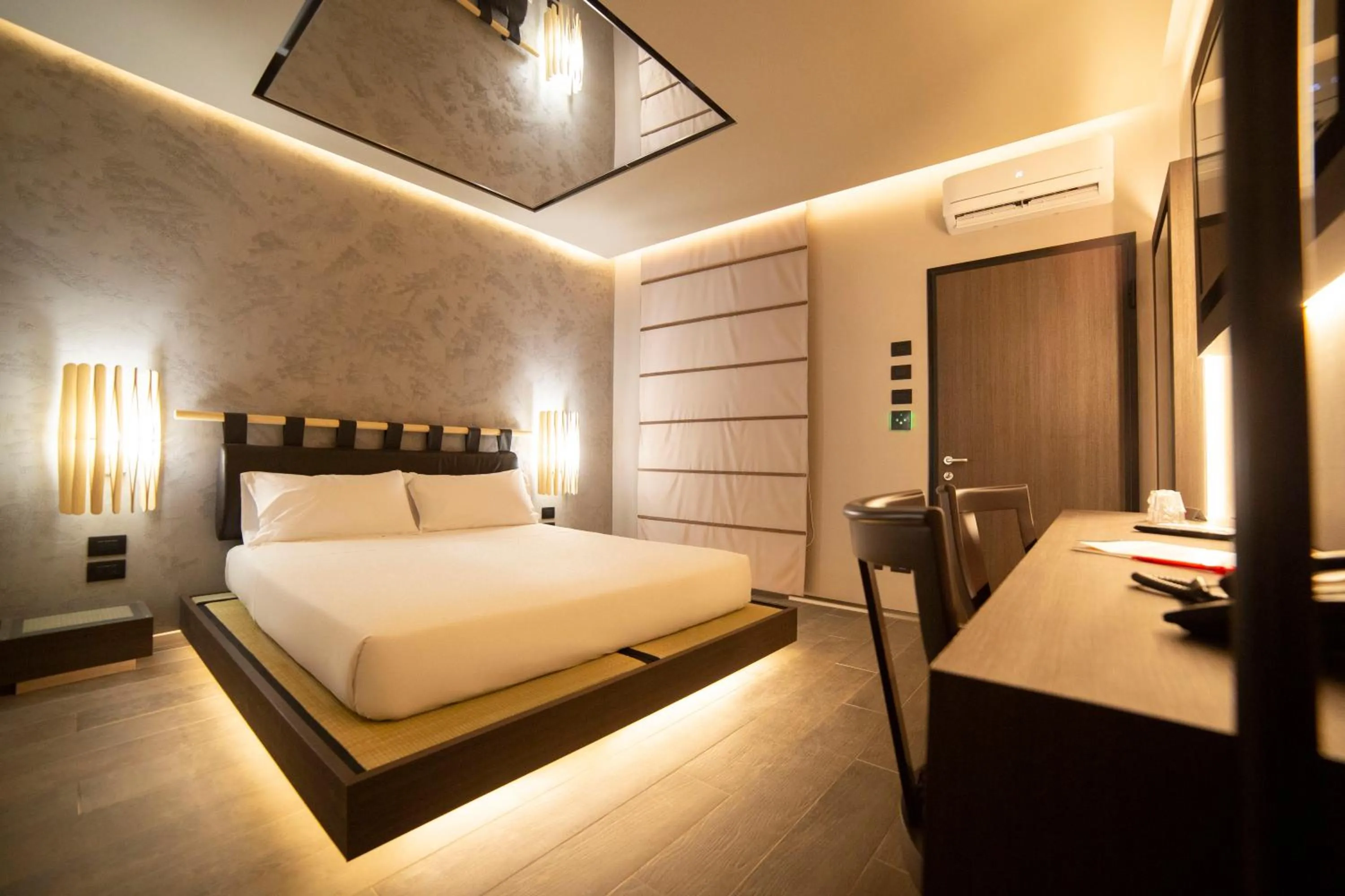 Bed in Motel Hotel Charlie