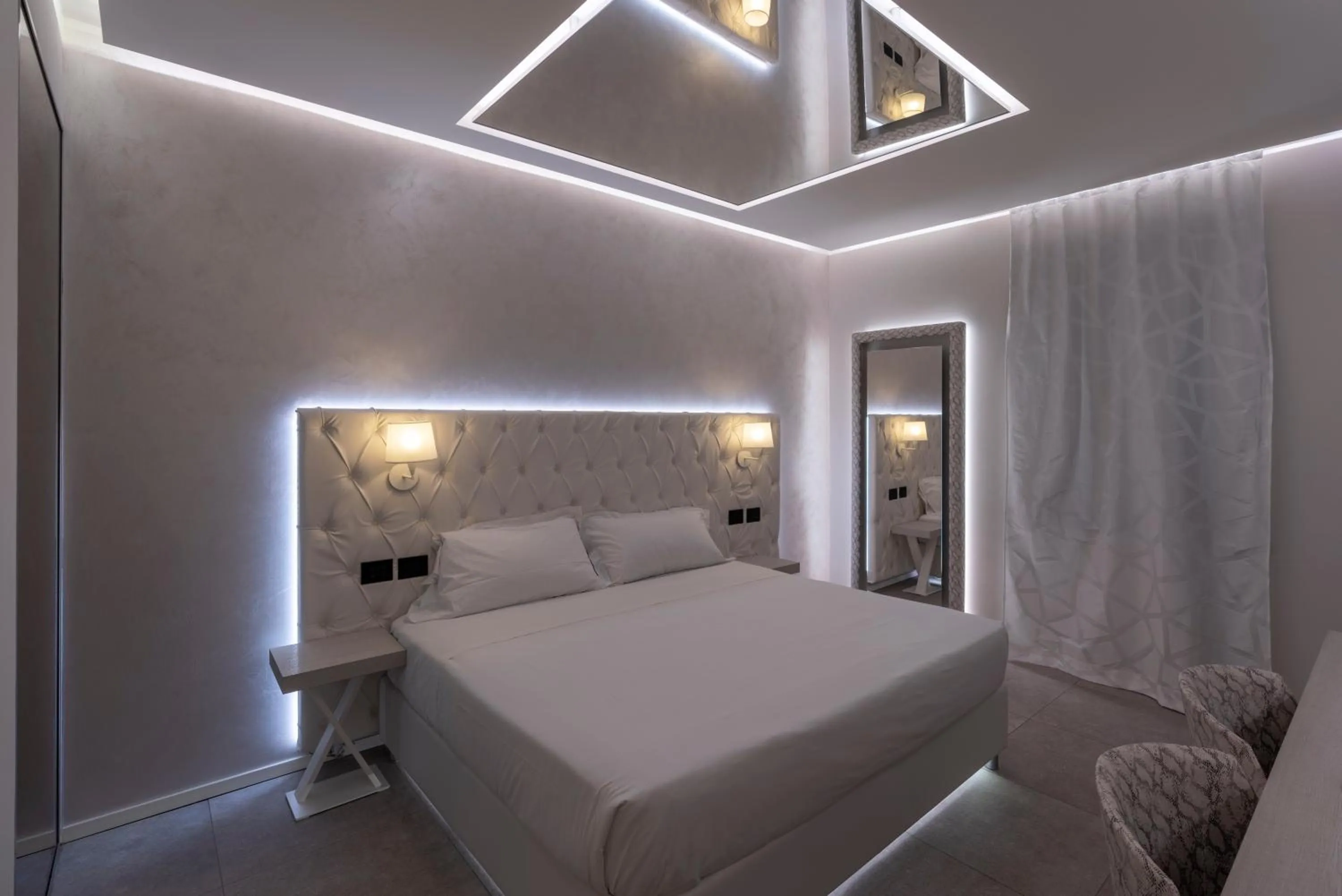 Bed in Motel Hotel Charlie