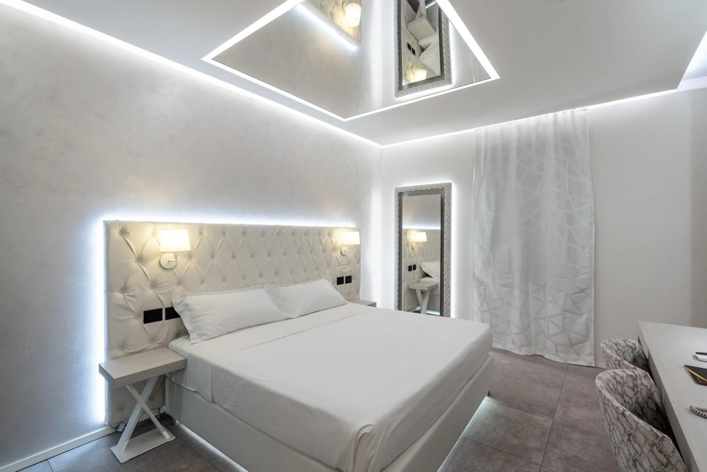 Bed in Motel Hotel Charlie