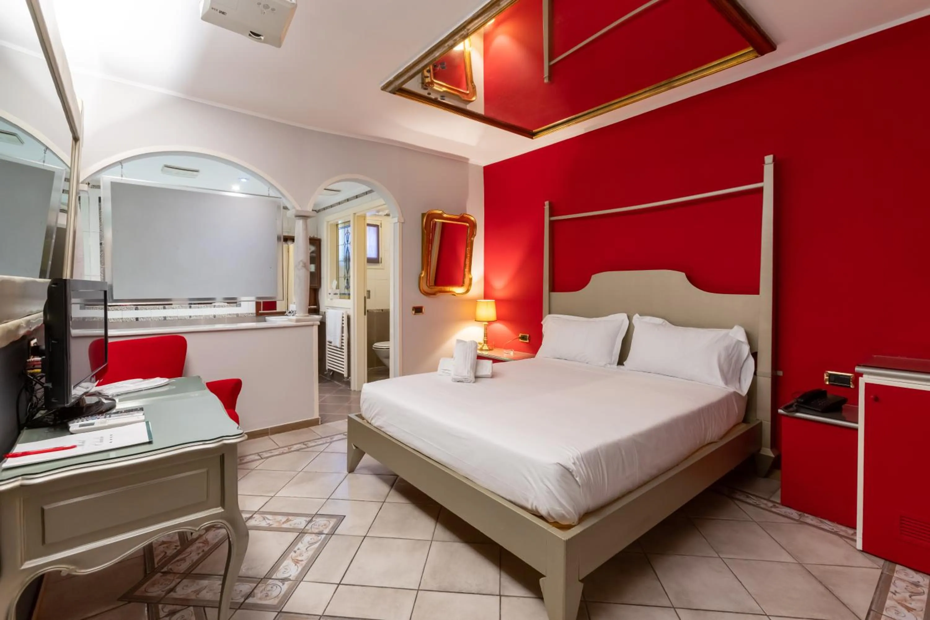 Bed in Motel Hotel Charlie