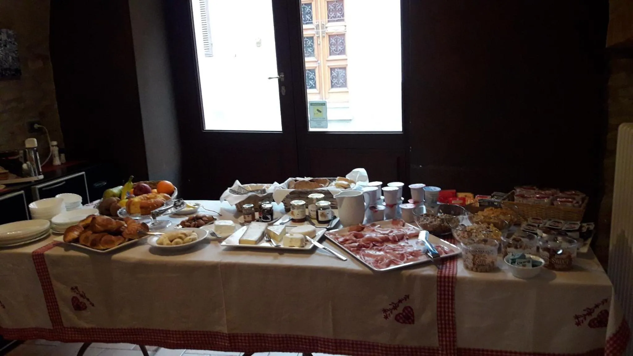 Buffet breakfast in Castelbourg