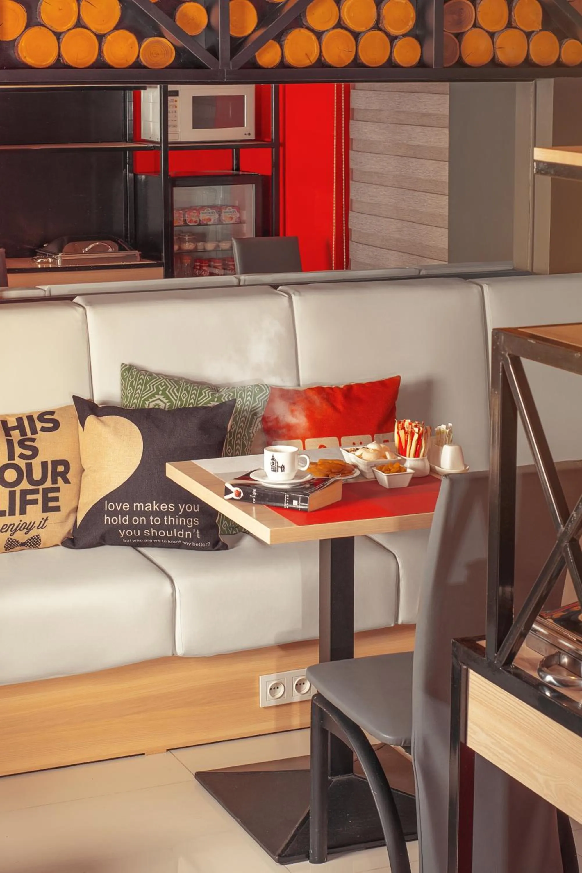 Restaurant/places to eat in Futuro Hotel Bishkek