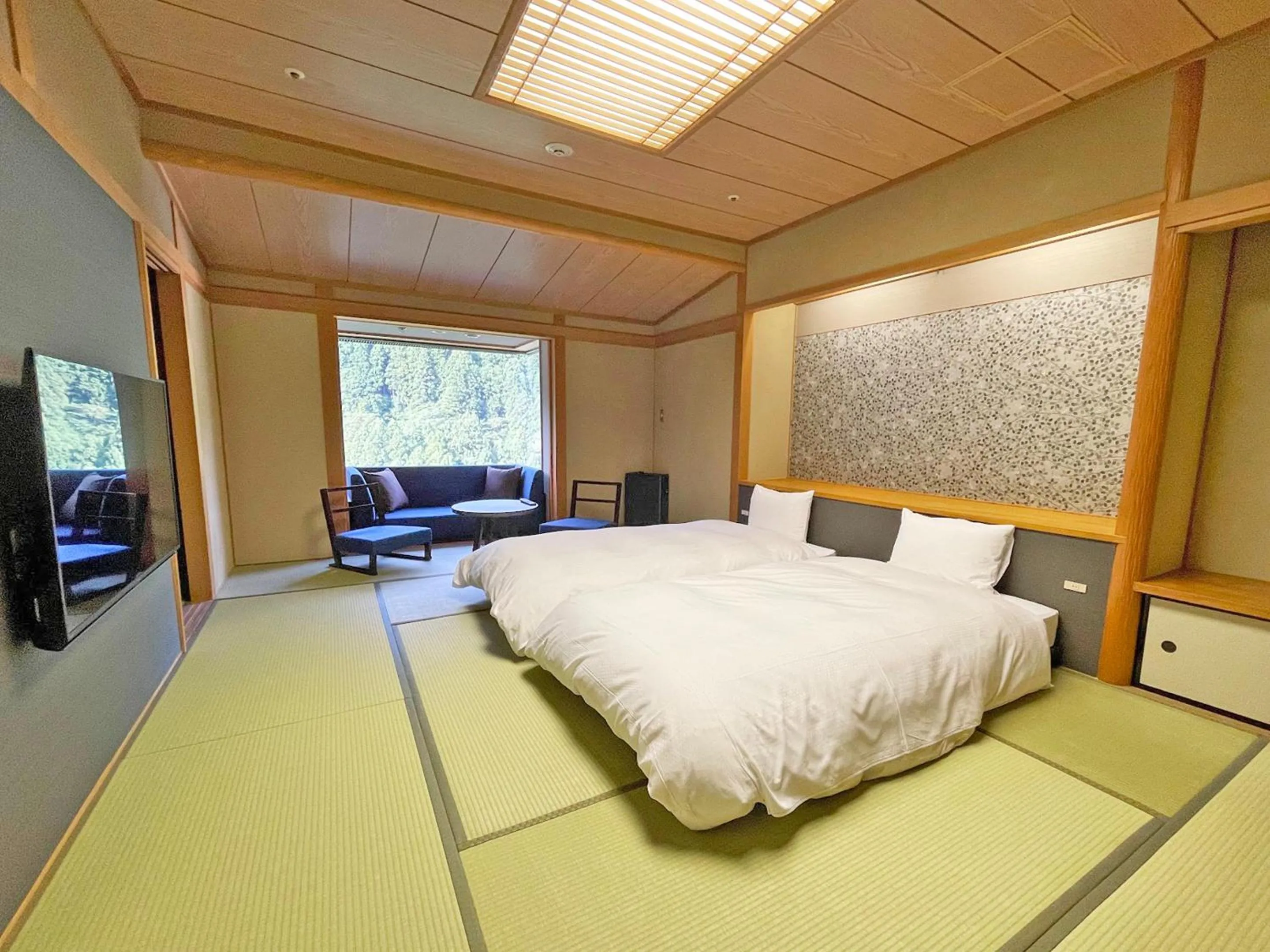 Photo of the whole room, Bed in Grandvrio Hotel Unazukionsen
