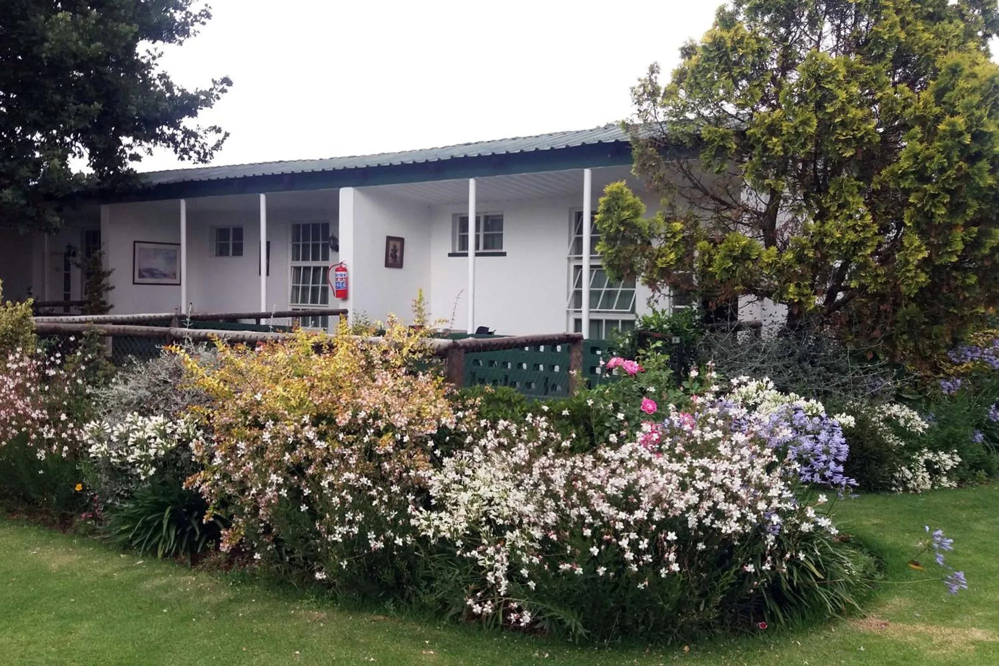 Property building in Green Lantern Inn