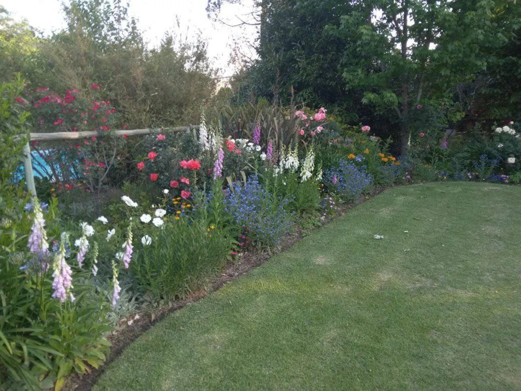 Garden in Green Lantern Inn