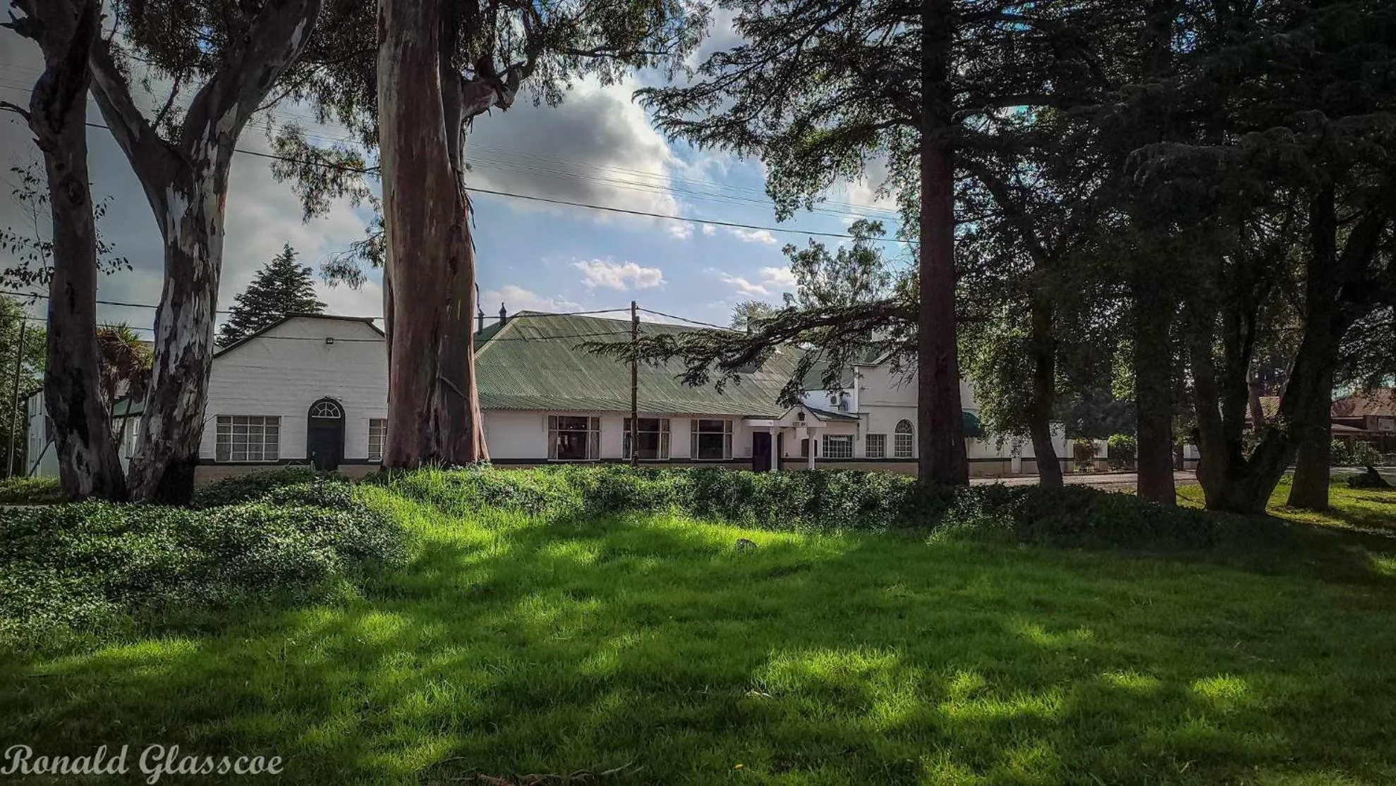 Property building in Green Lantern Inn