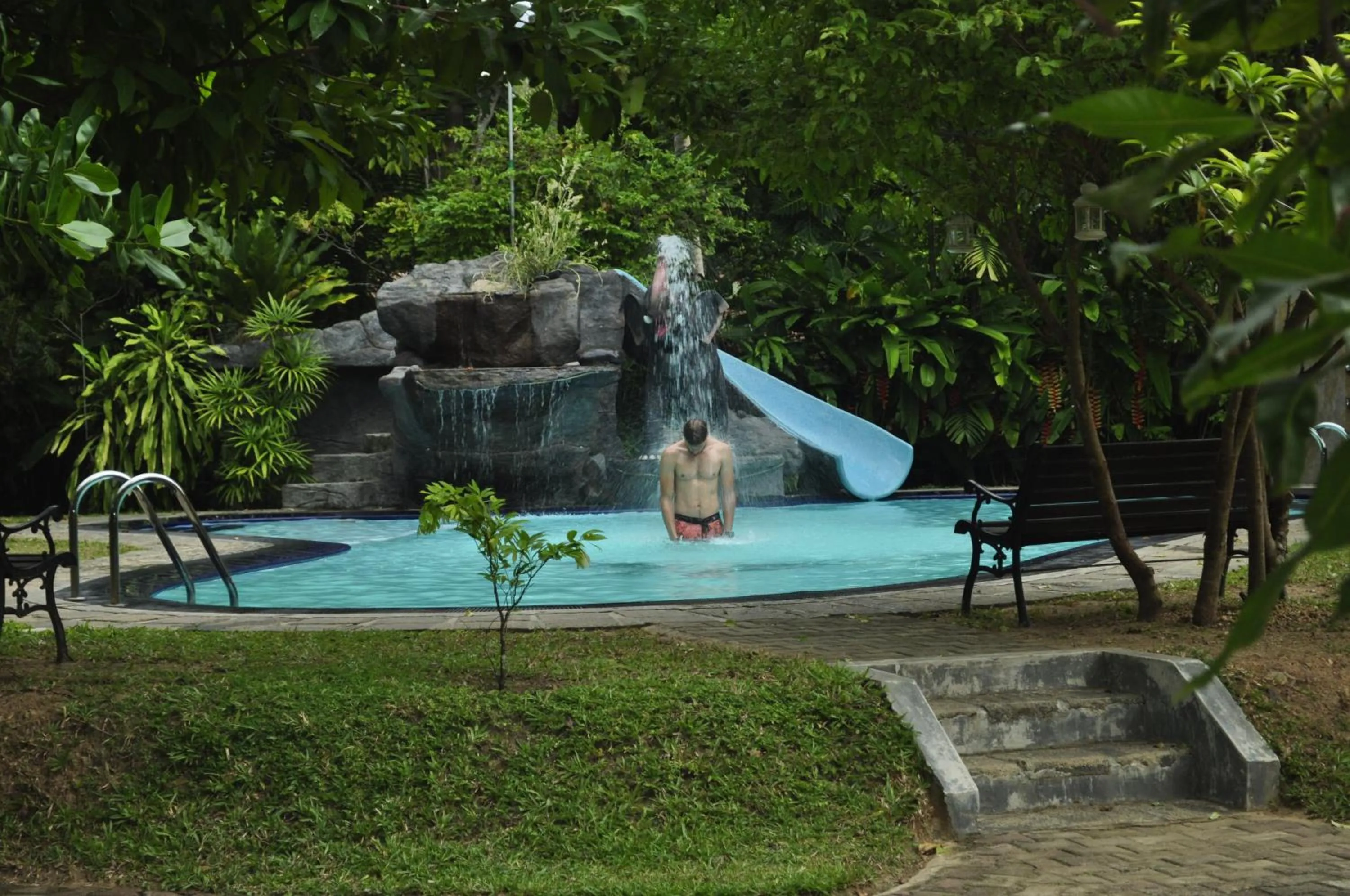 Swimming pool in Villa 80