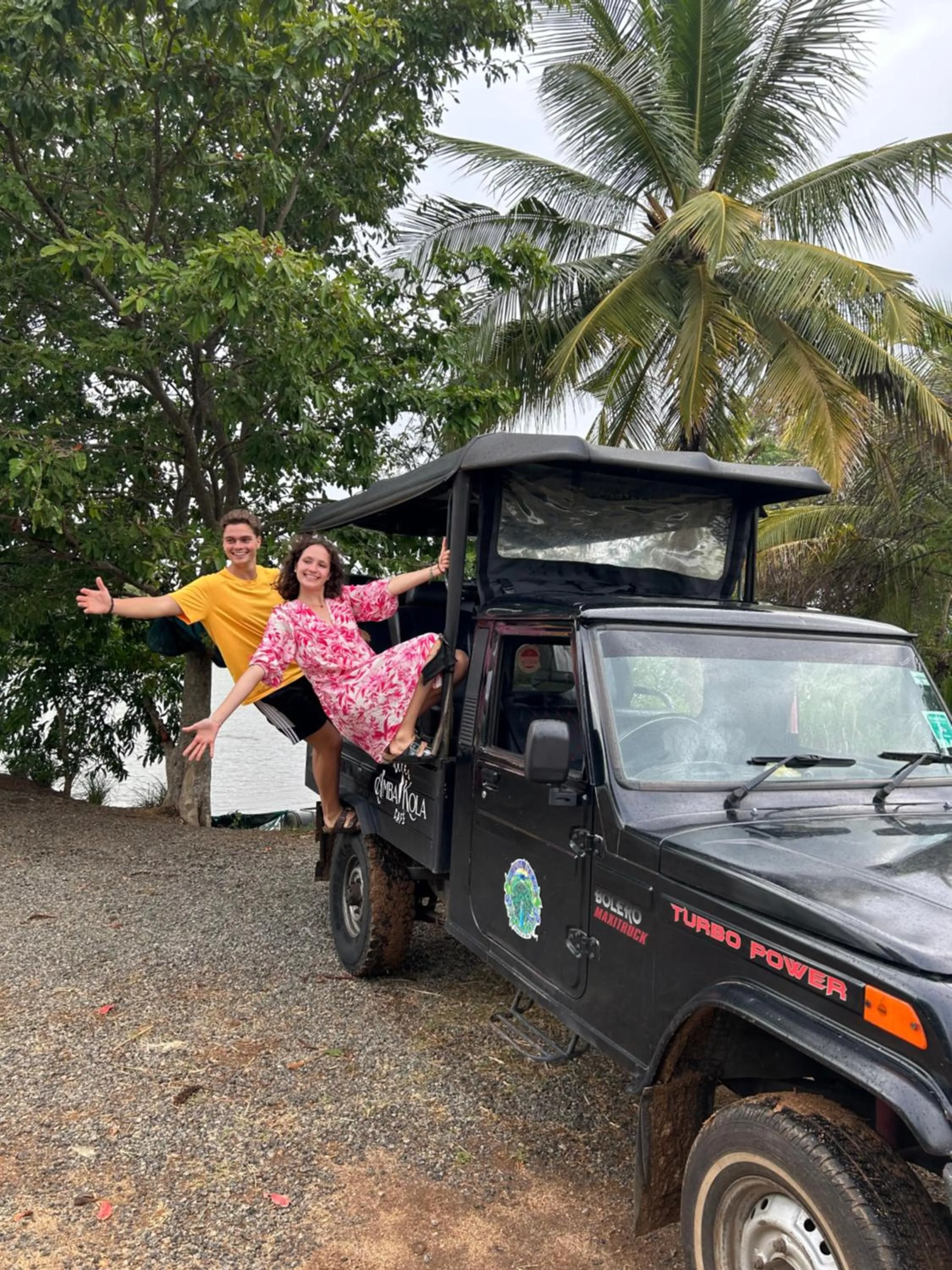 People in Amba Kola Udawalawa