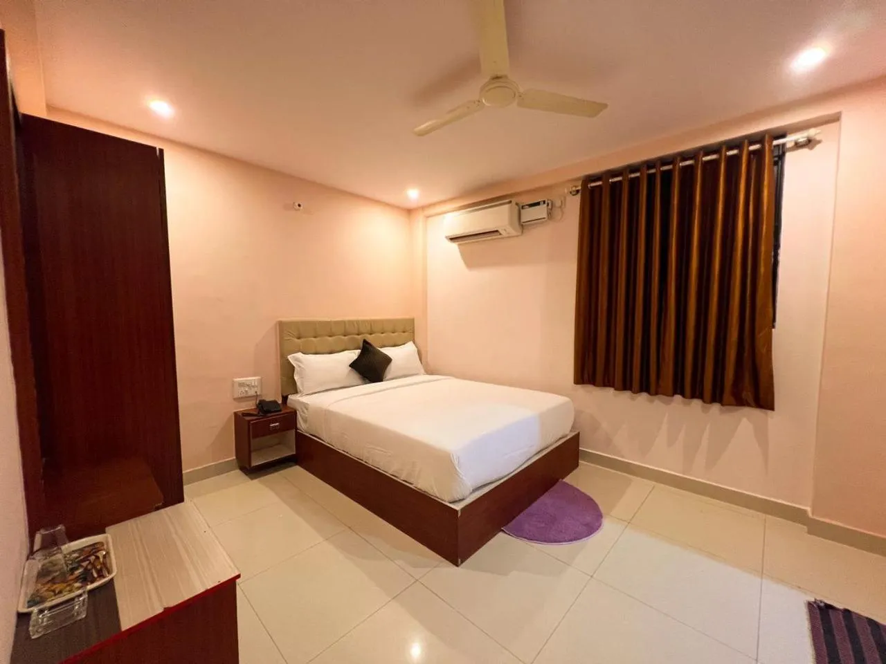 Bed in Hotel InTourist by Agira Hotel
