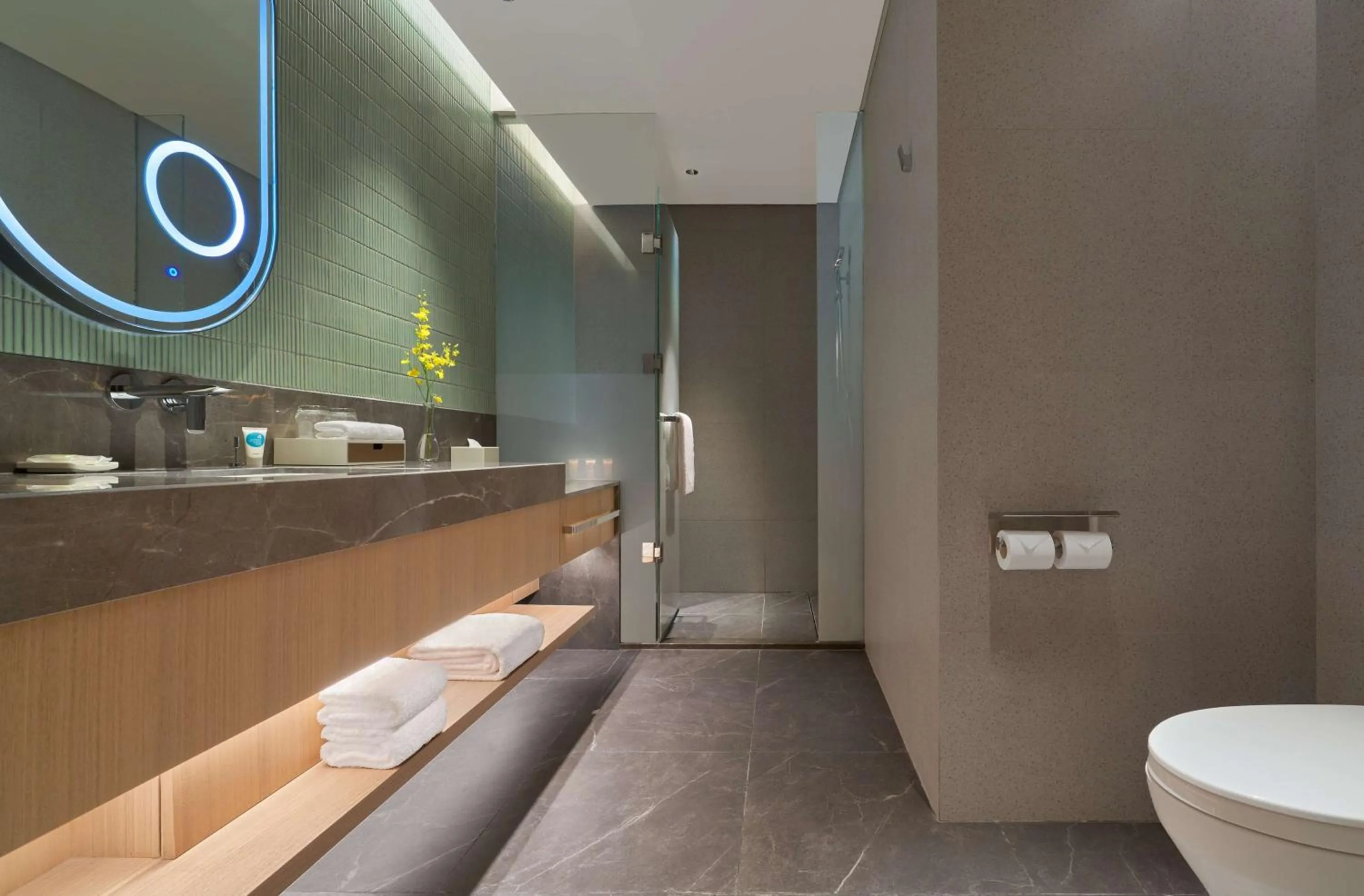 Bathroom in Hyatt Place Huangshan Train Station