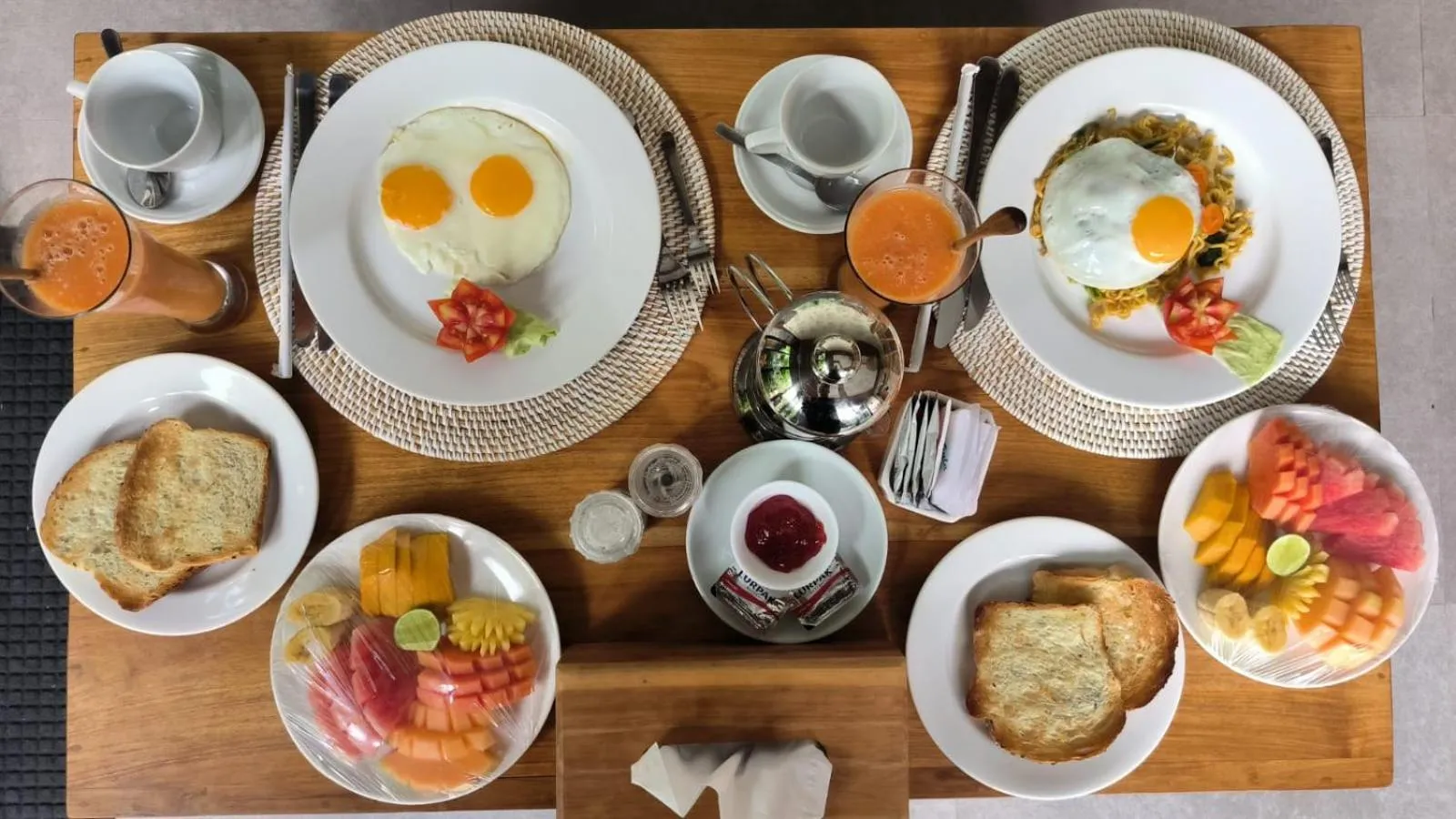 Food and drinks in Sawitri Anandhita Luxury Villas