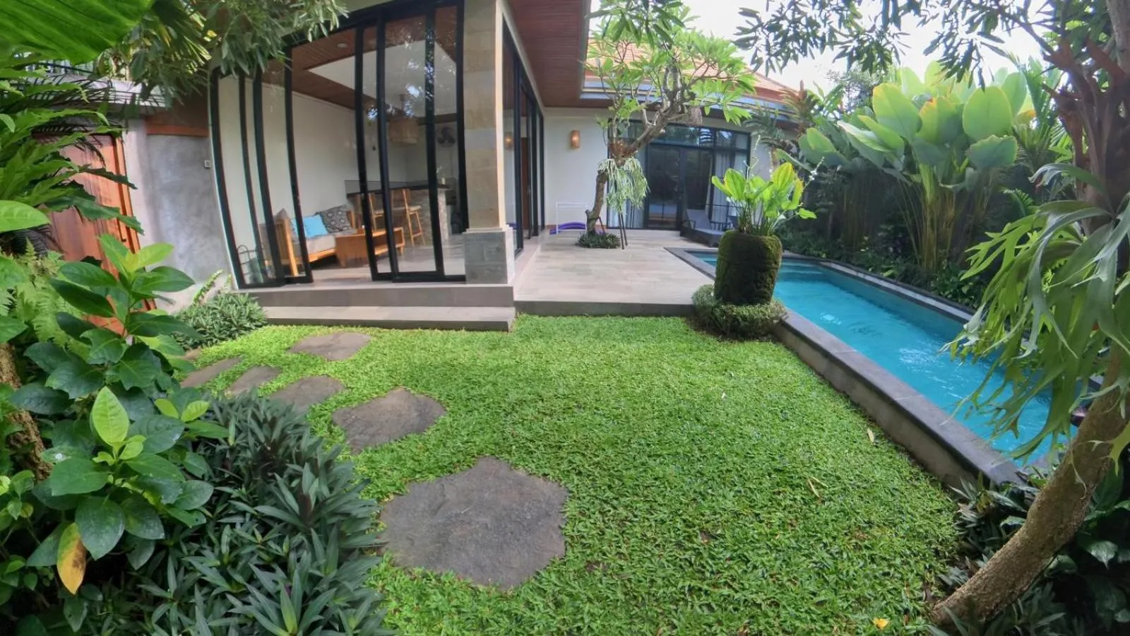 Swimming pool in Sawitri Anandhita Luxury Villas