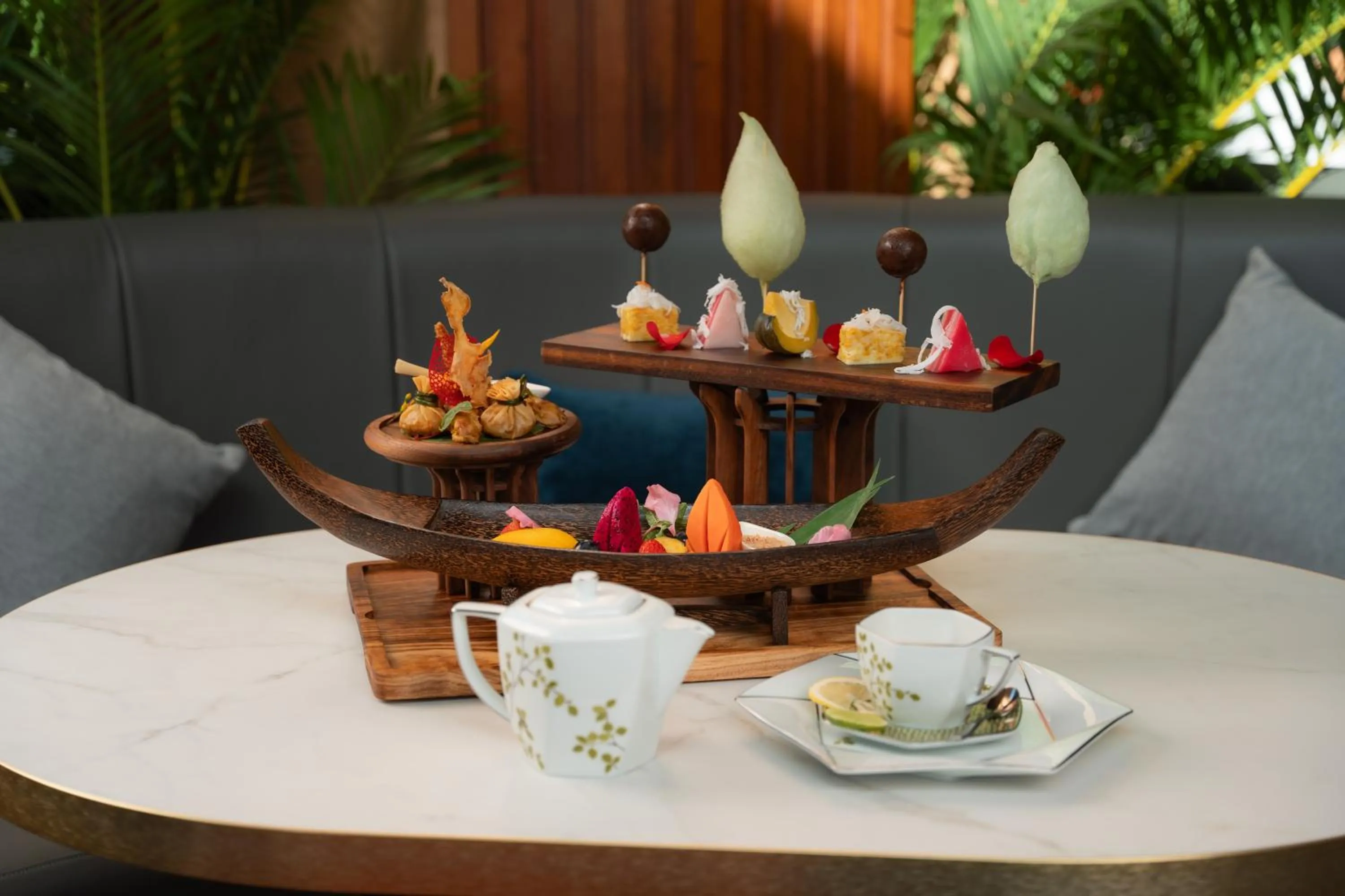 Restaurant/places to eat in SUN & MOON, Riverside Hotel