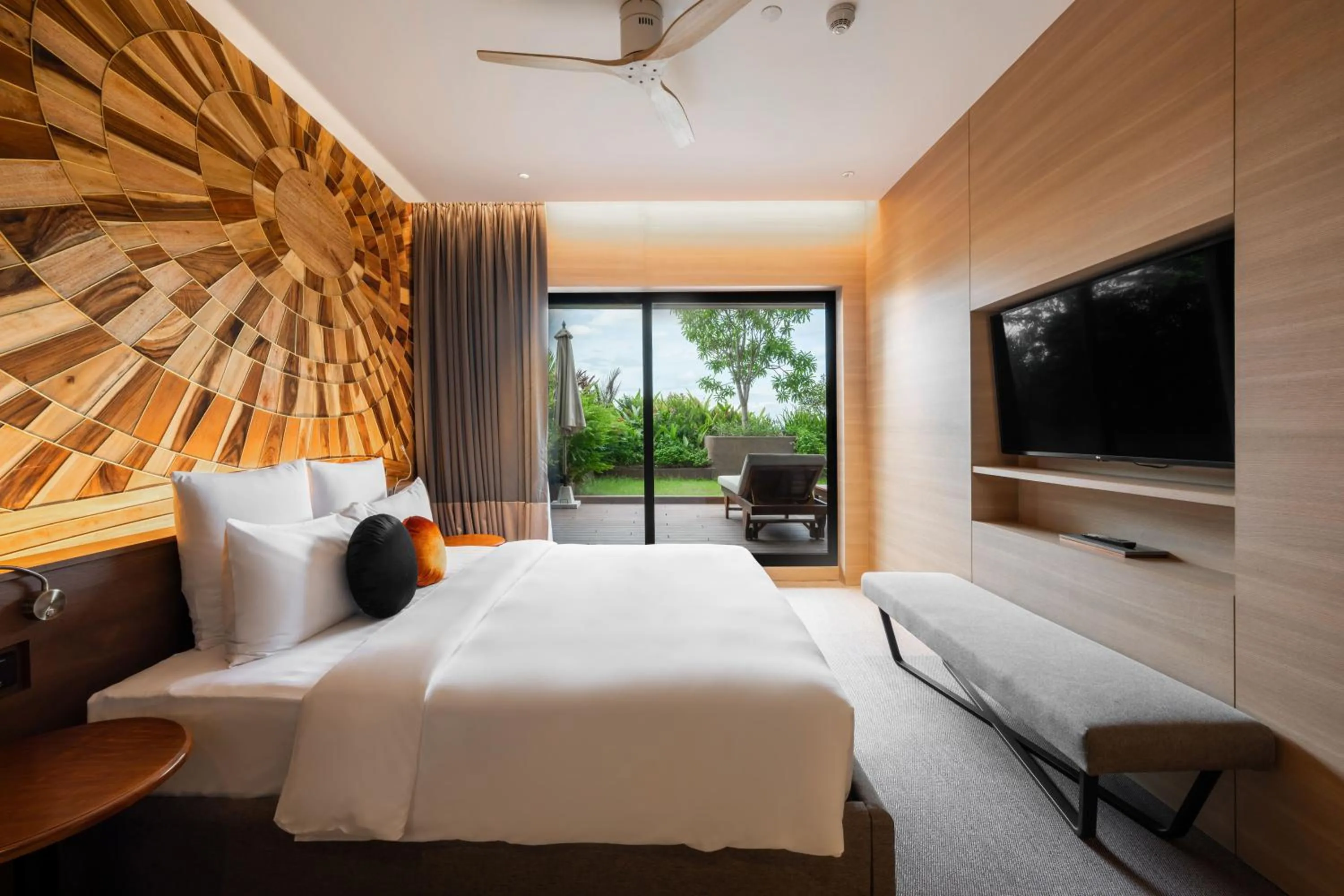 Bedroom, Bed in SUN & MOON, Riverside Hotel