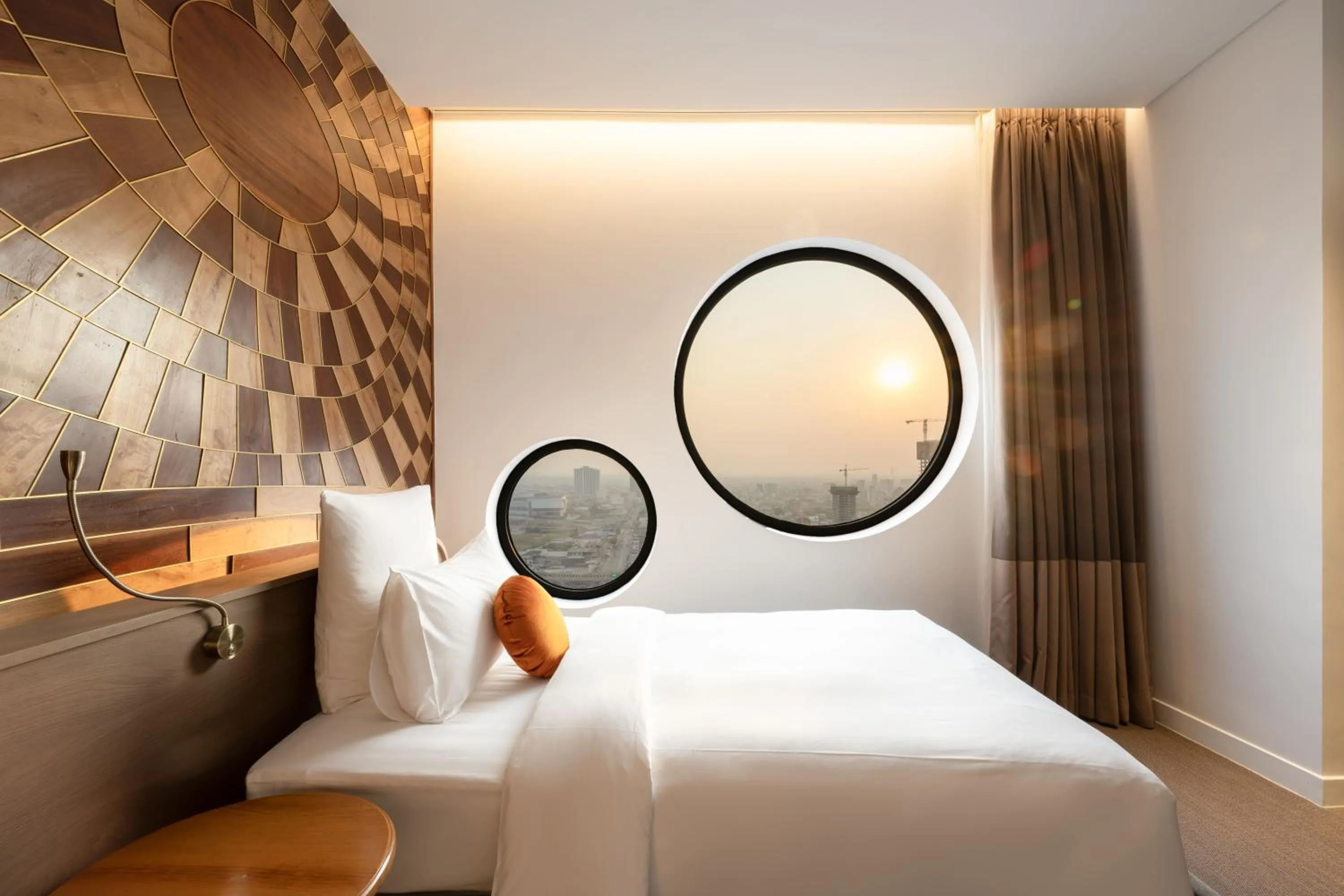 Bed in SUN & MOON, Riverside Hotel