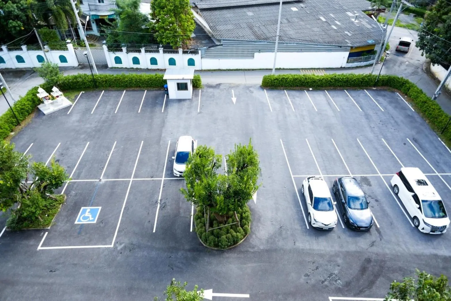 Parking in Double J Hotel