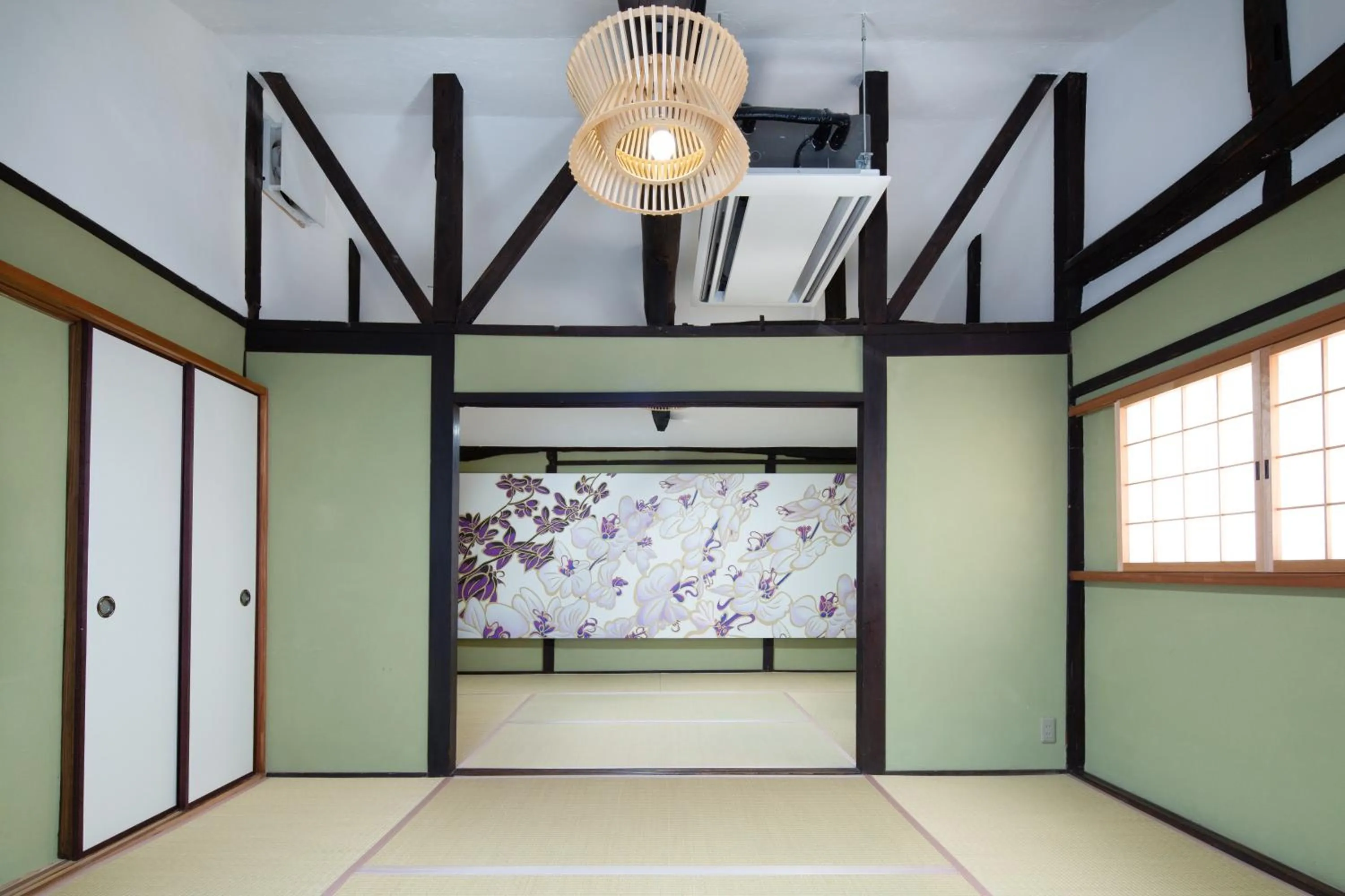 Photo of the whole room in Kanade Fushimiinari