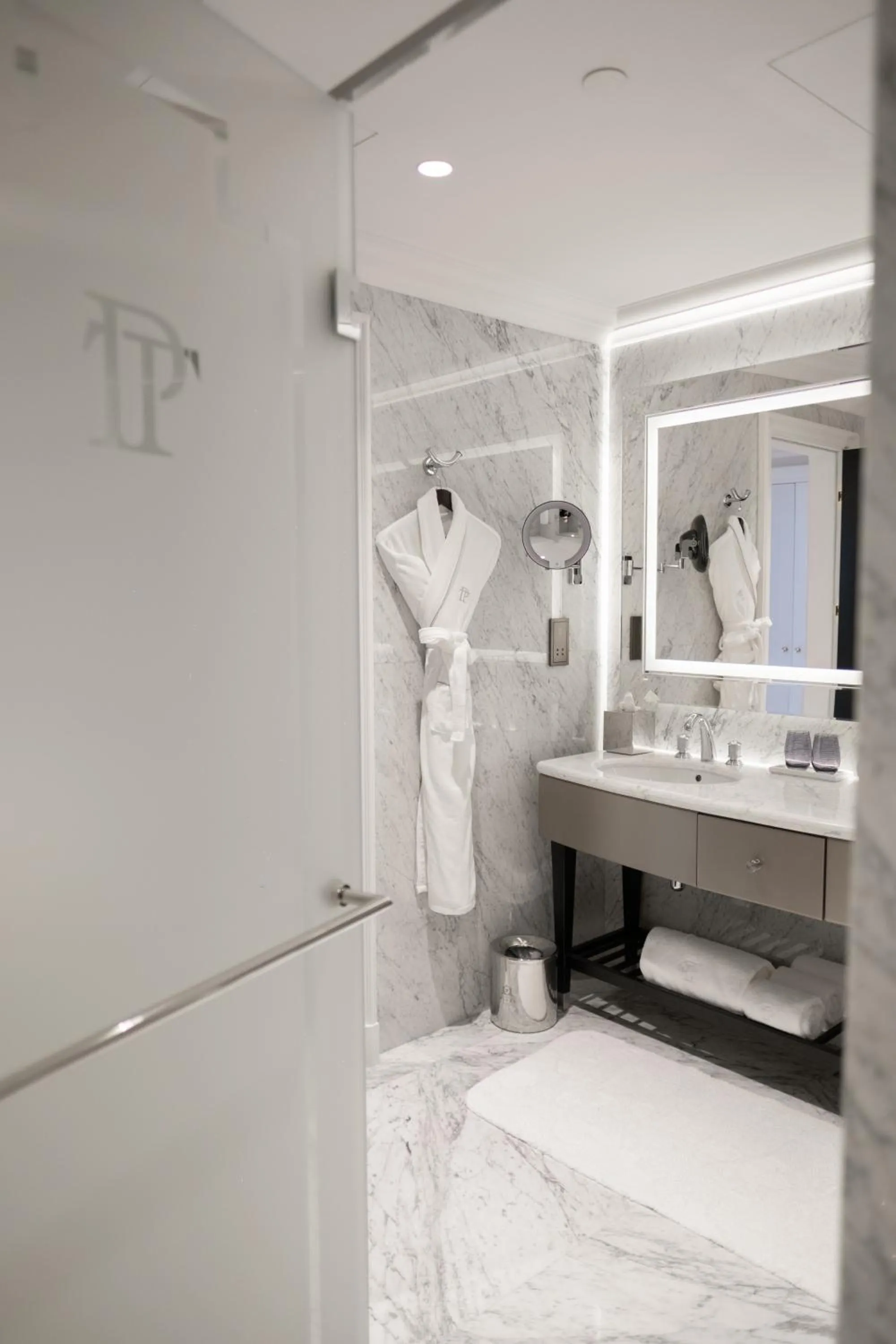 Bathroom in The Plaza Doha, LXR Hotels & Resorts