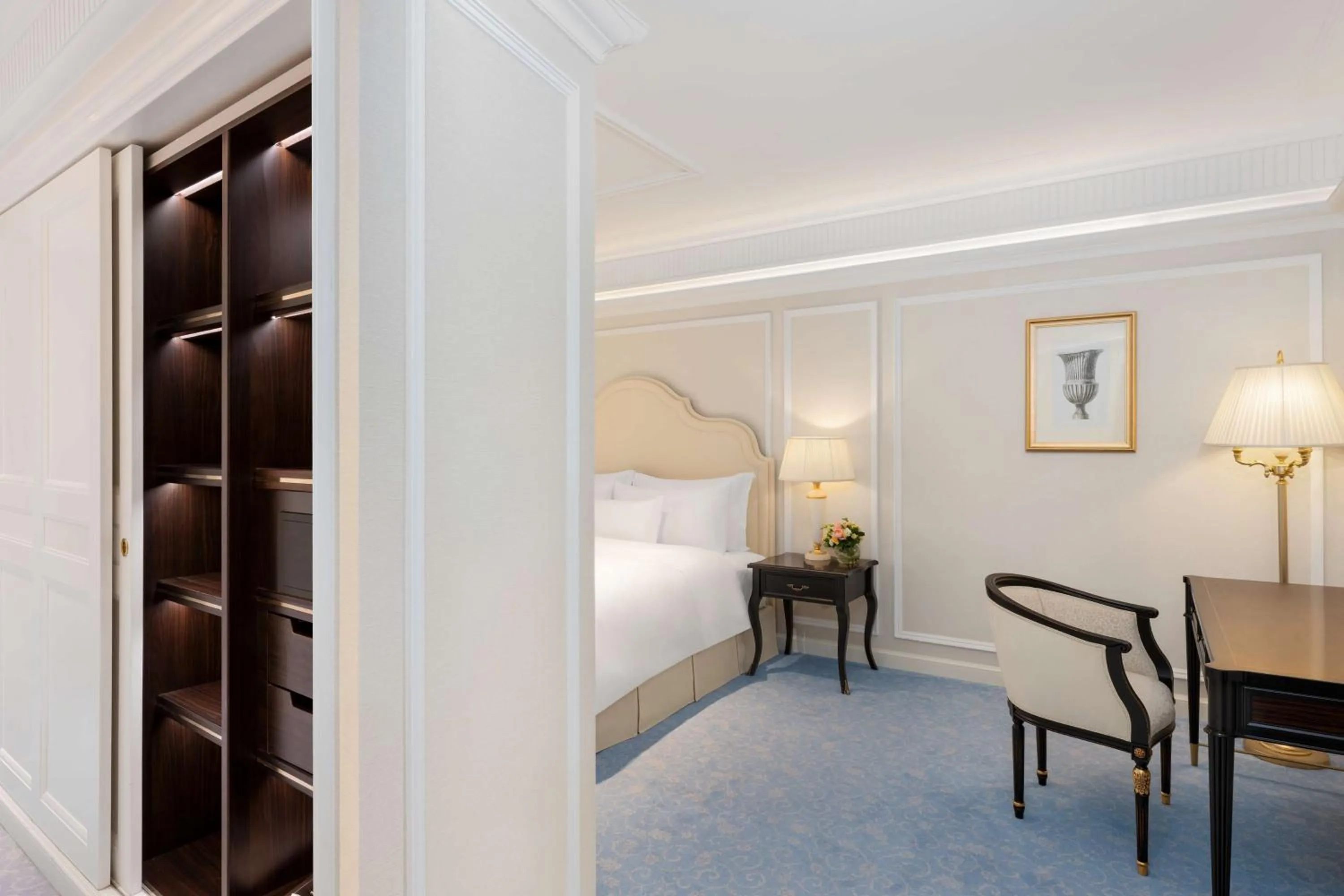 Bedroom, Bed in The Plaza Doha, LXR Hotels & Resorts