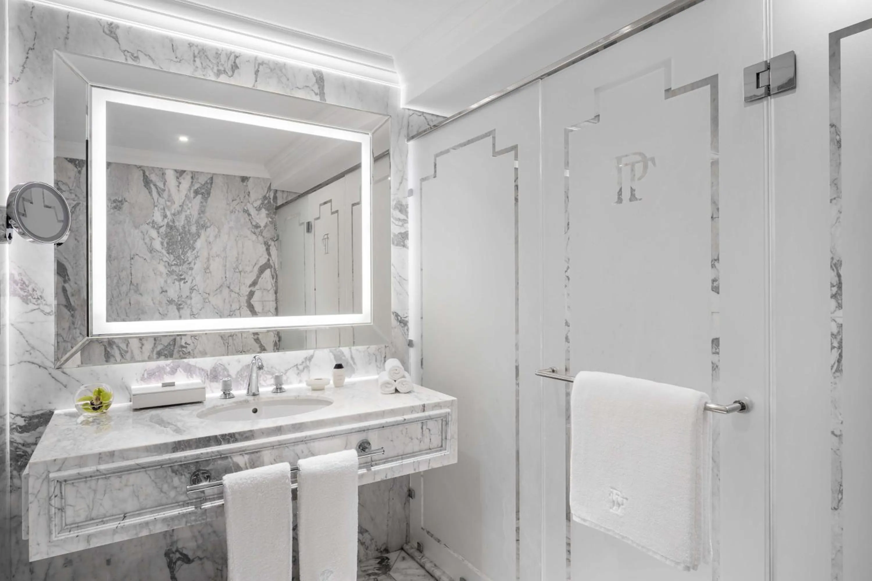 Bathroom in The Plaza Doha, LXR Hotels & Resorts