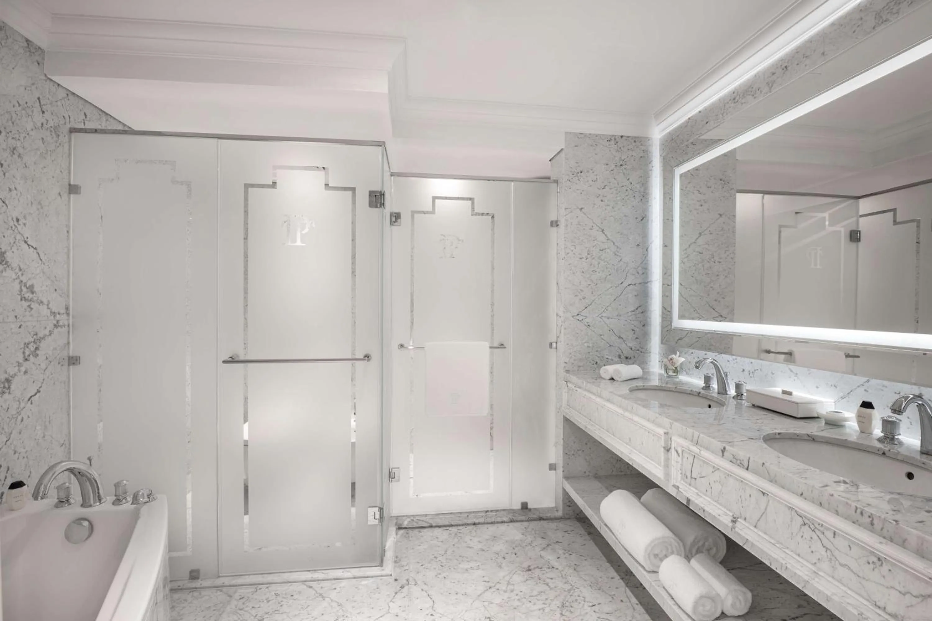 Bathroom in The Plaza Doha, LXR Hotels & Resorts