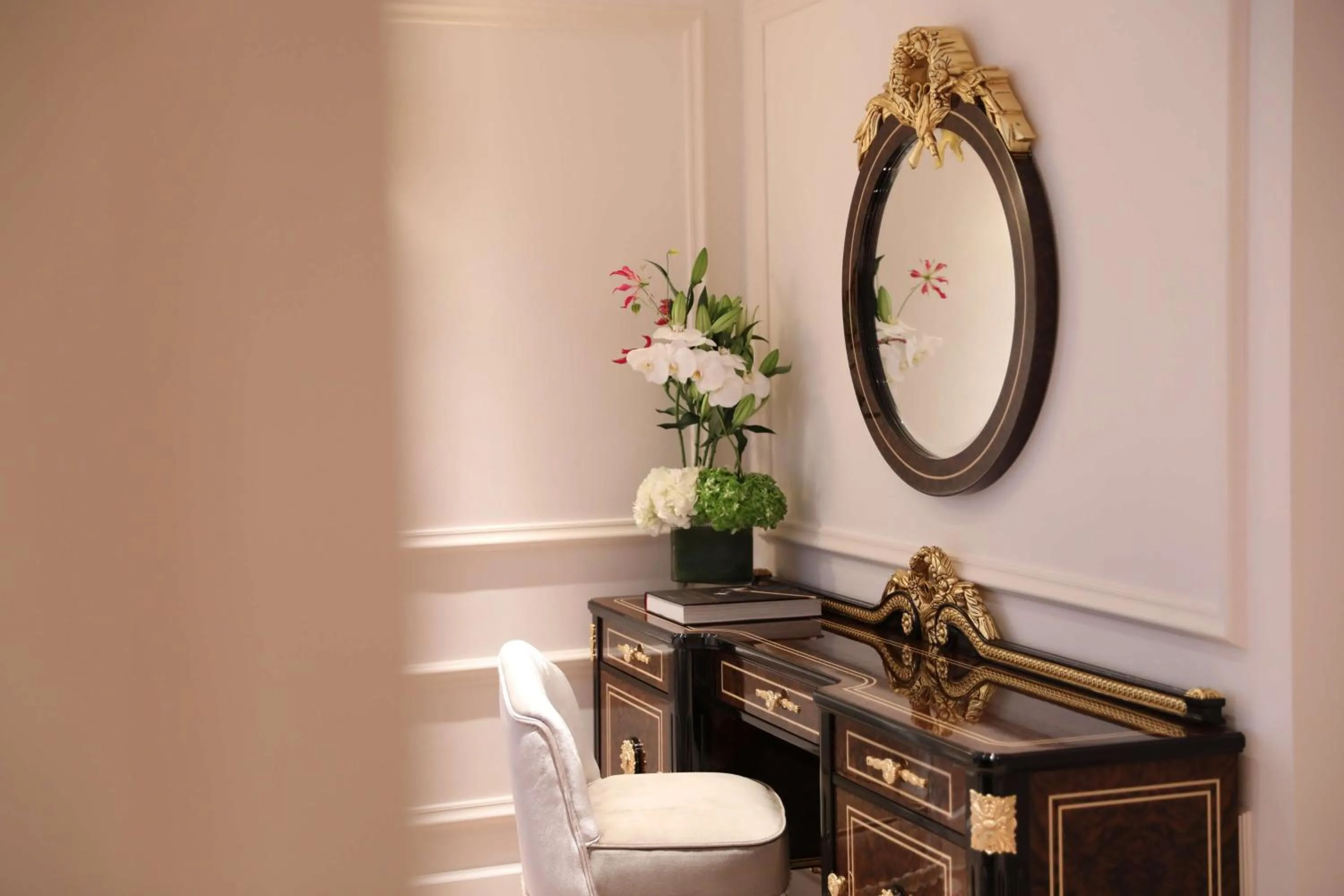 Bedroom in The Plaza Doha, LXR Hotels & Resorts