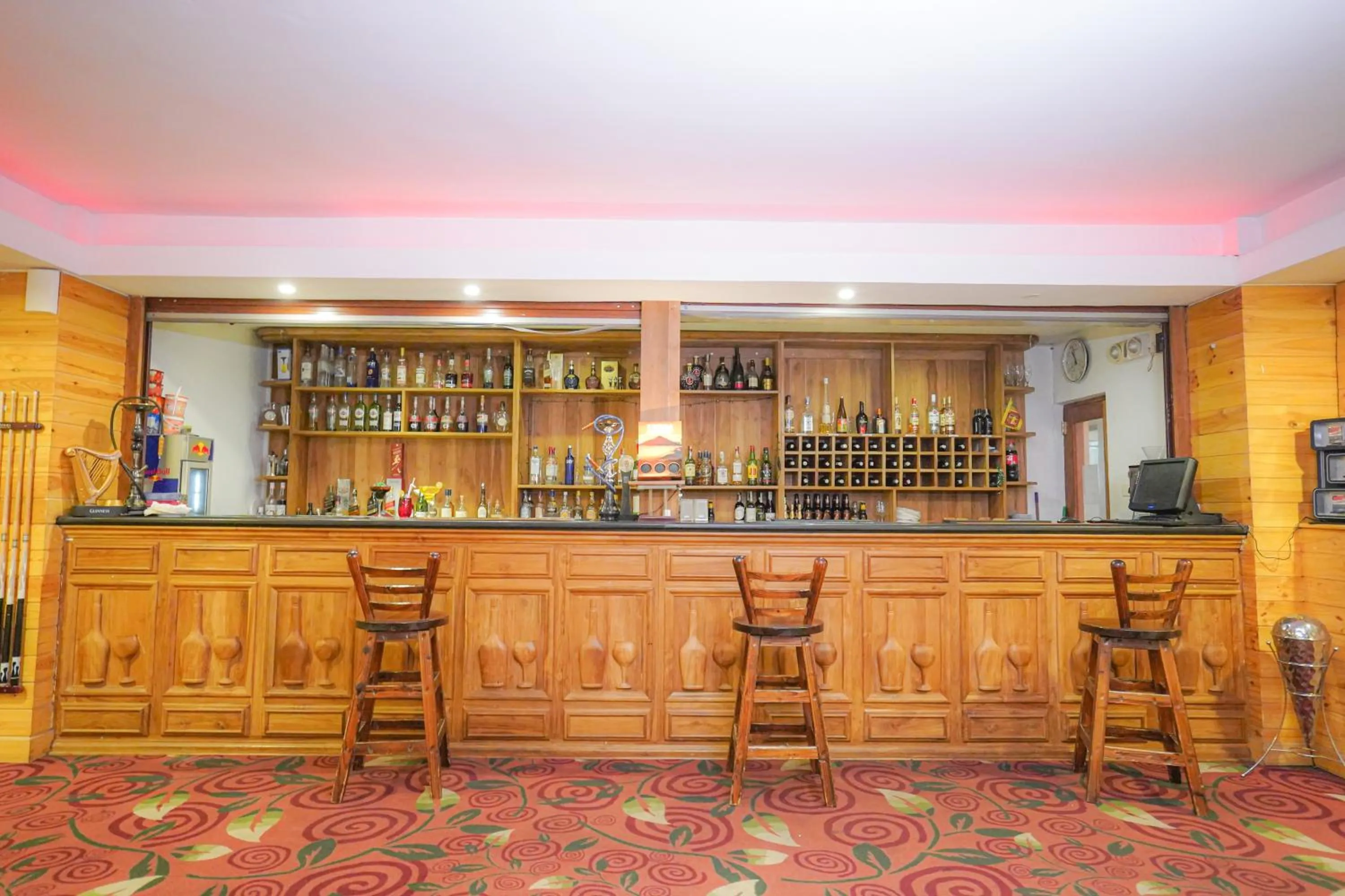 Lounge or bar in Araliya Green Hills - Where Historic Charm Mingles with Natural Beauty