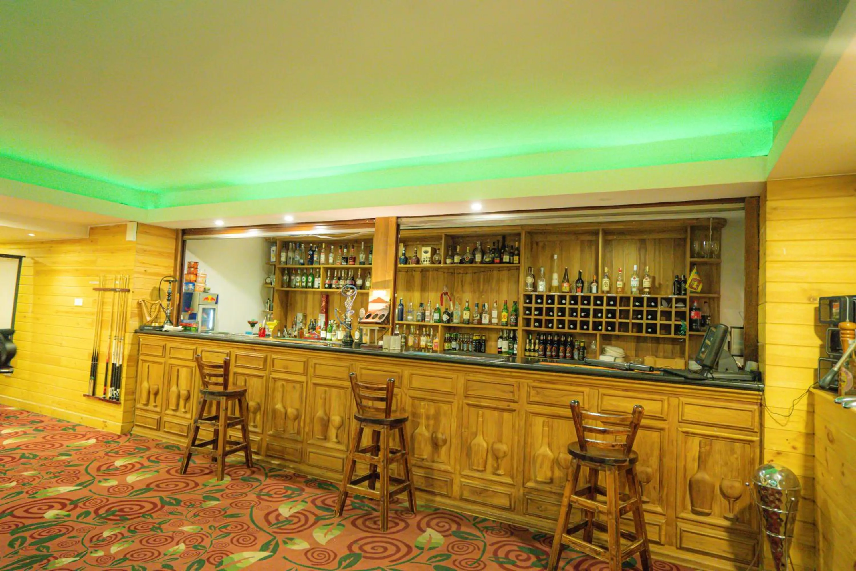 Lounge or bar in Araliya Green Hills - Where Historic Charm Mingles with Natural Beauty