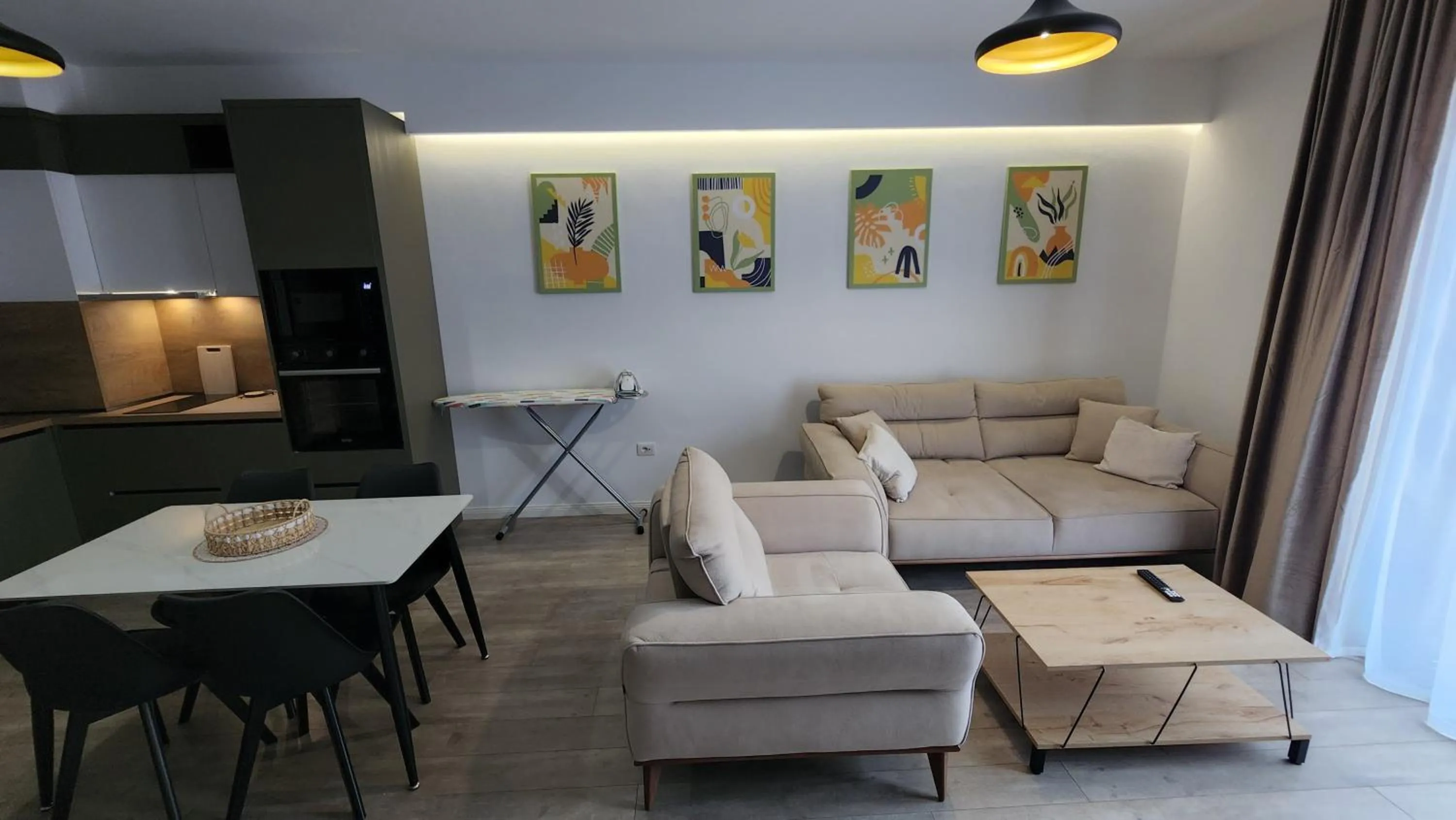 Kitchen or kitchenette in Kalpazo Home Tirana 21