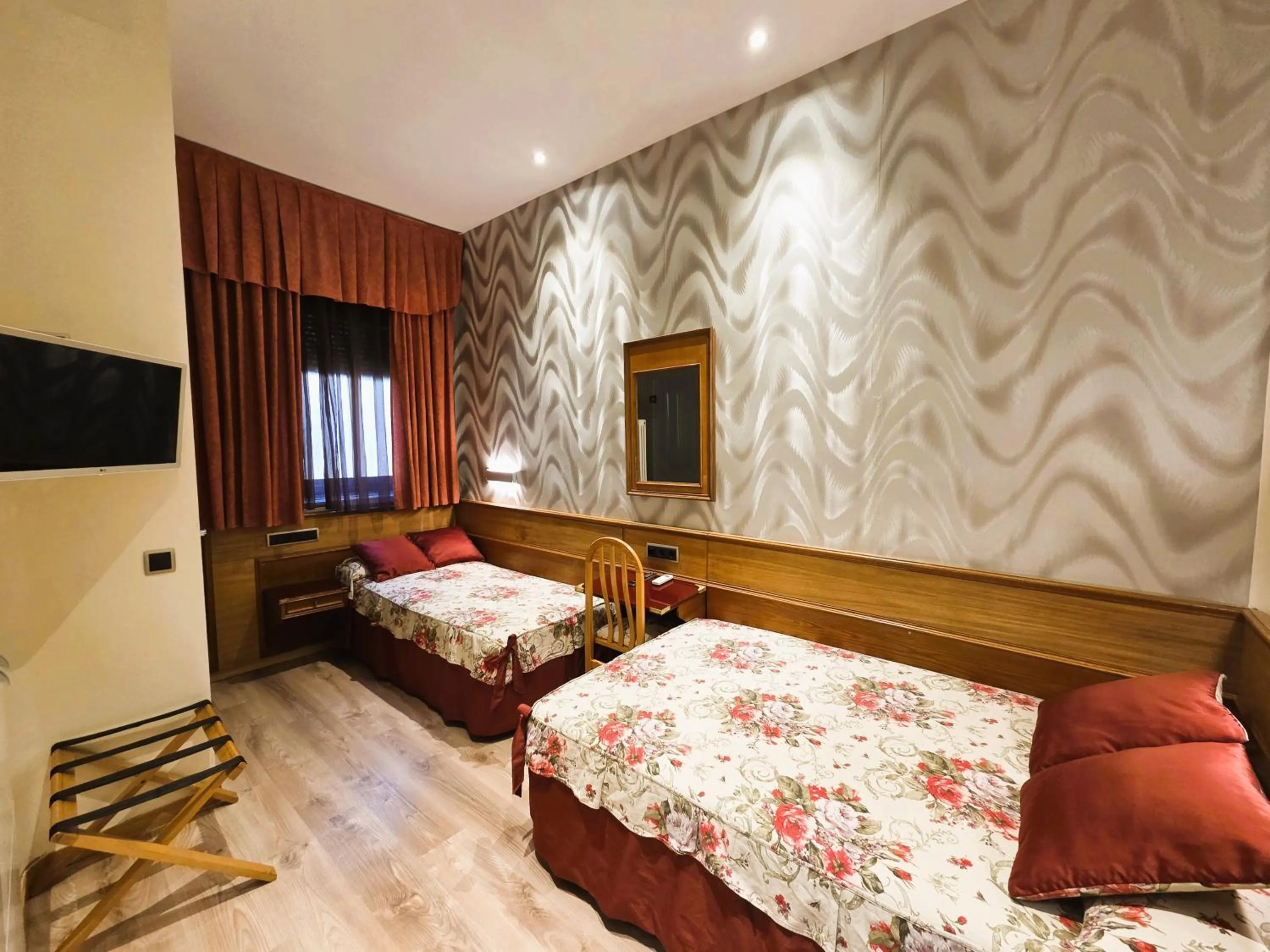 Bed in Hostal Hispano - Argentino Gran Vía