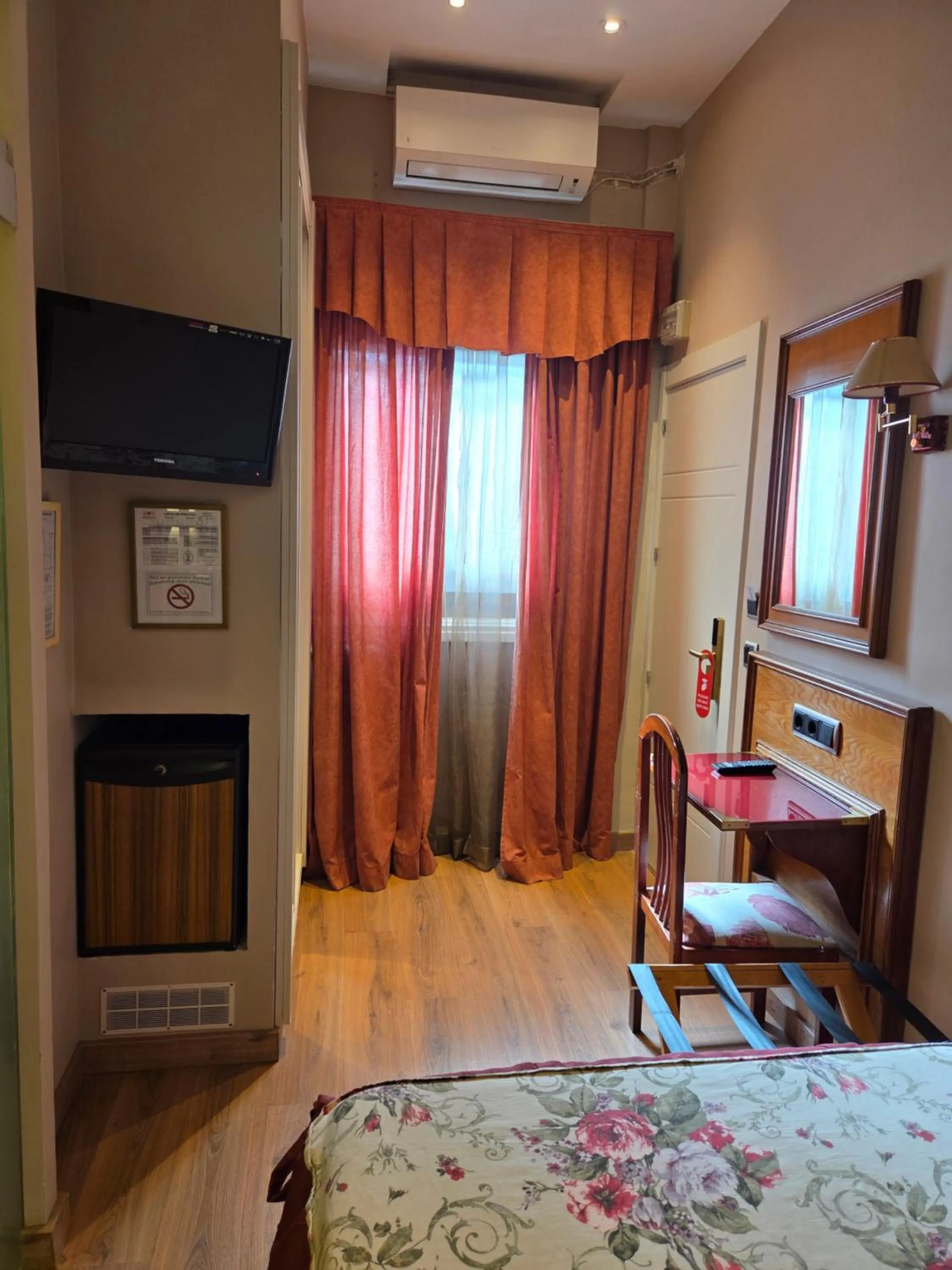 Bed in Hostal Hispano - Argentino Gran Vía