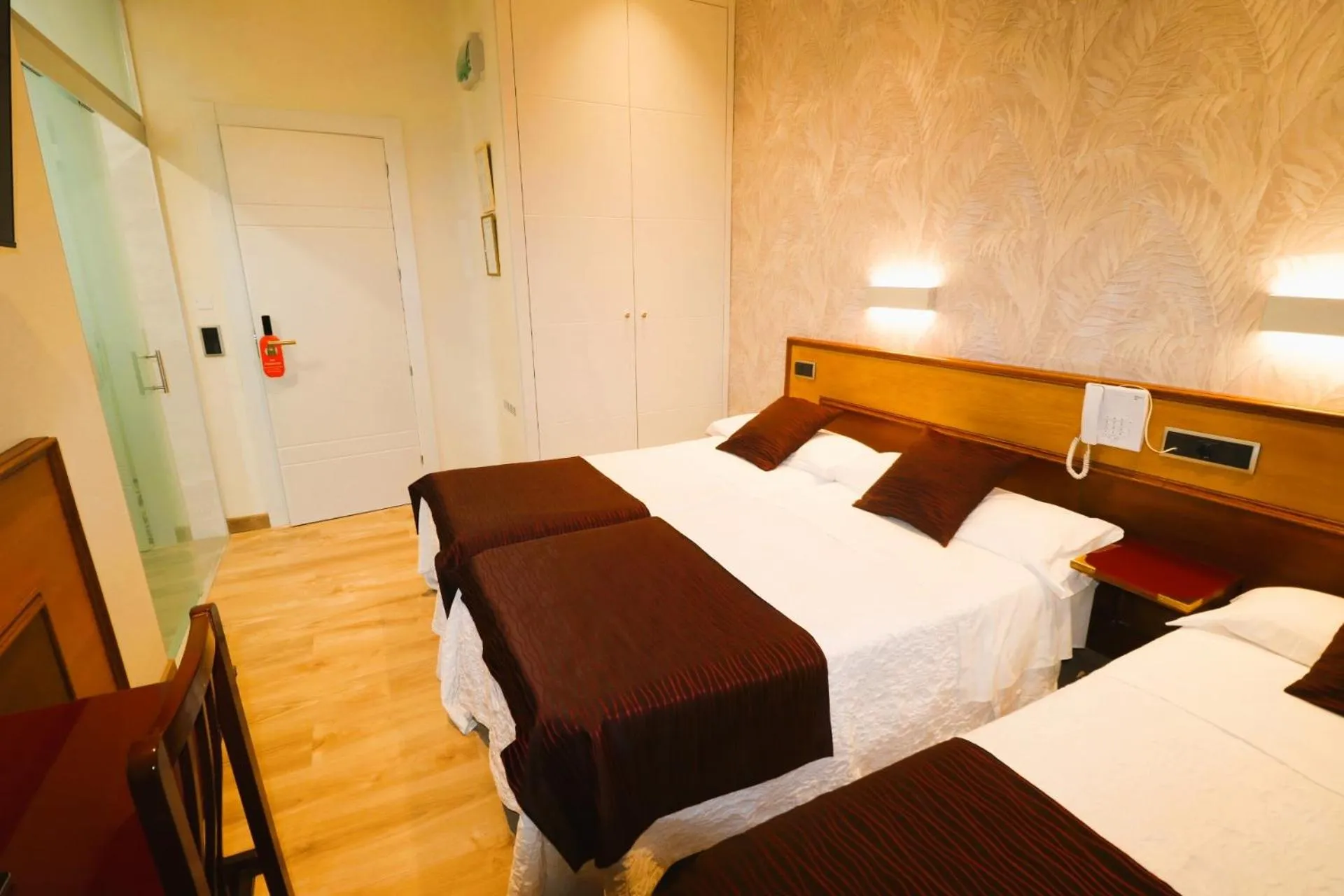 Bed in Hostal Hispano - Argentino Gran Vía