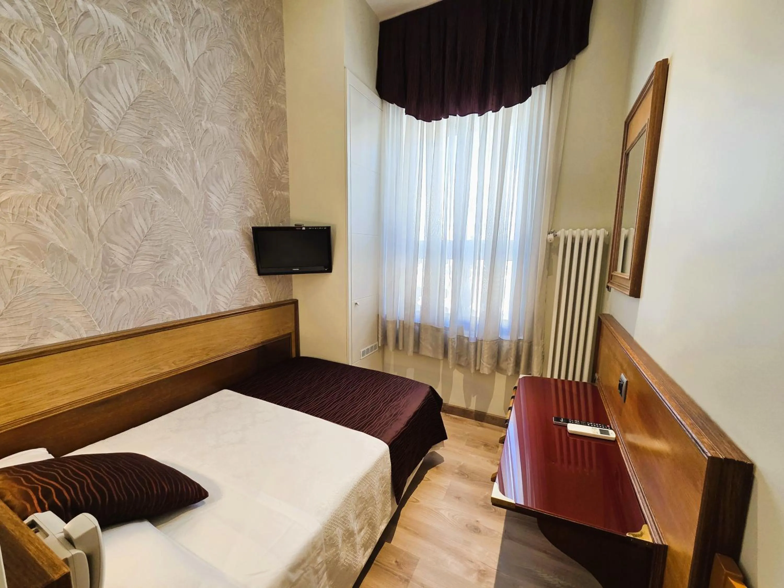 Bed in Hostal Hispano - Argentino Gran Vía