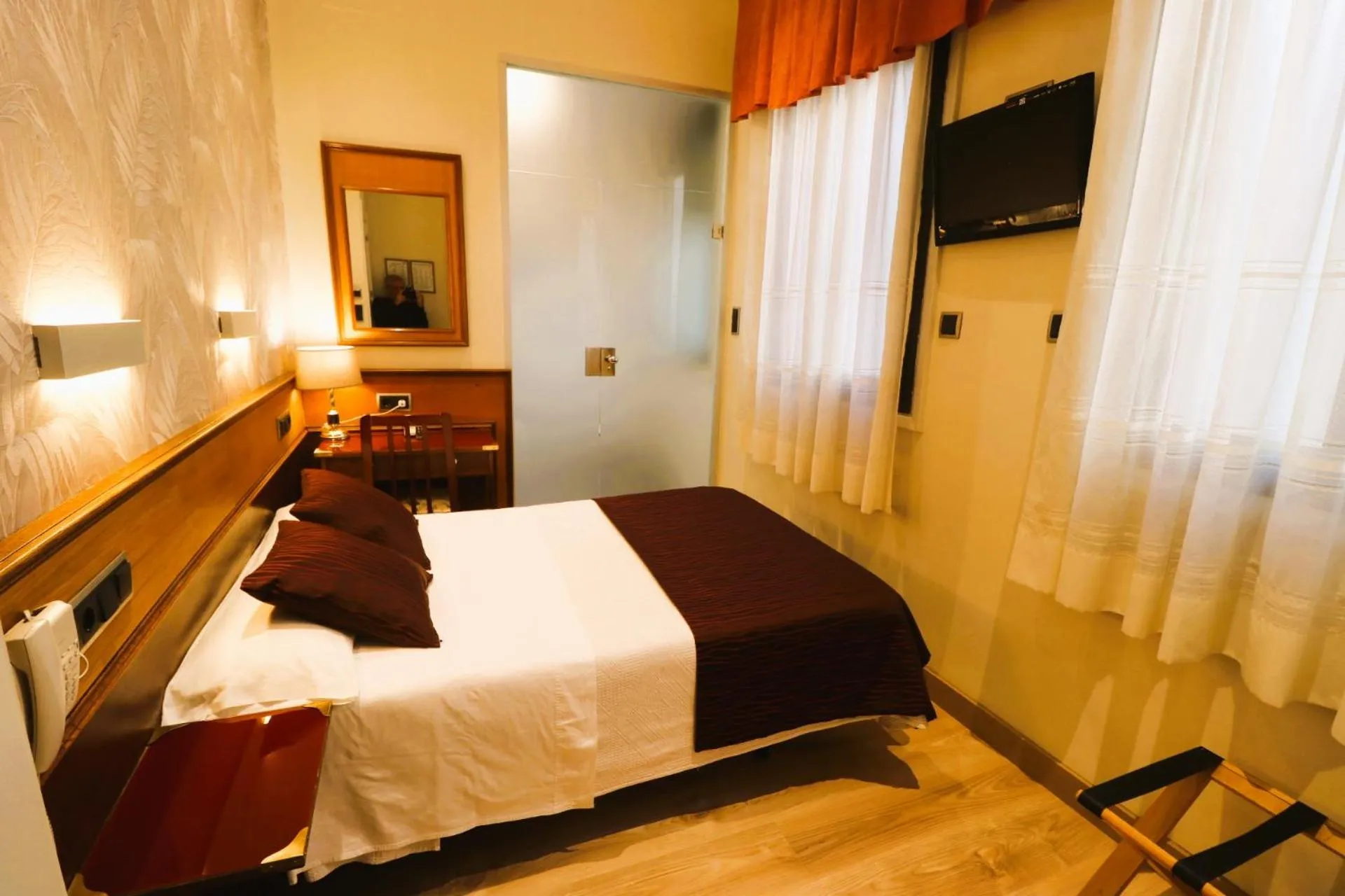 Bed in Hostal Hispano - Argentino Gran Vía