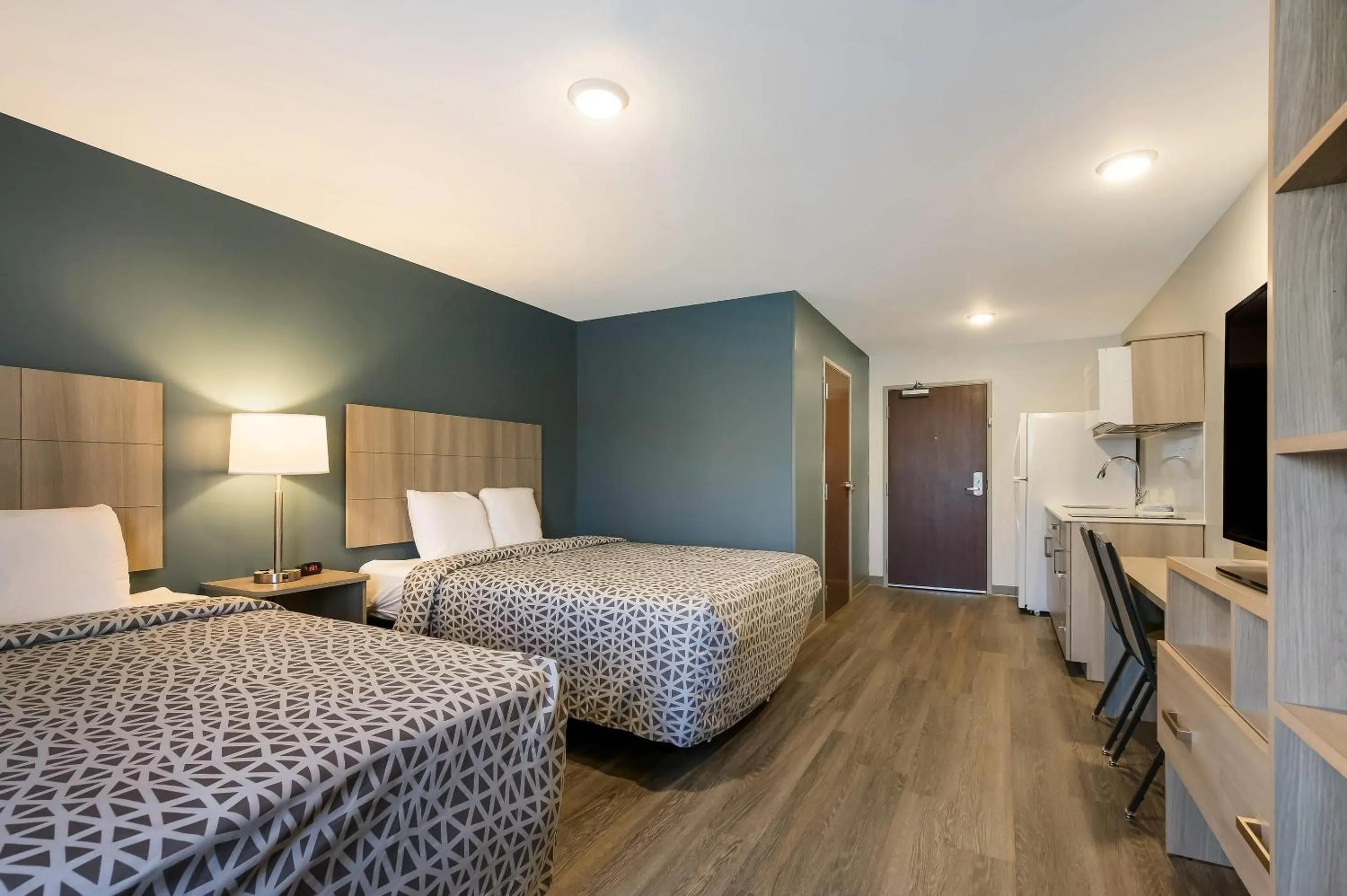 Bedroom, Bed in WoodSpring Suites Knoxville West