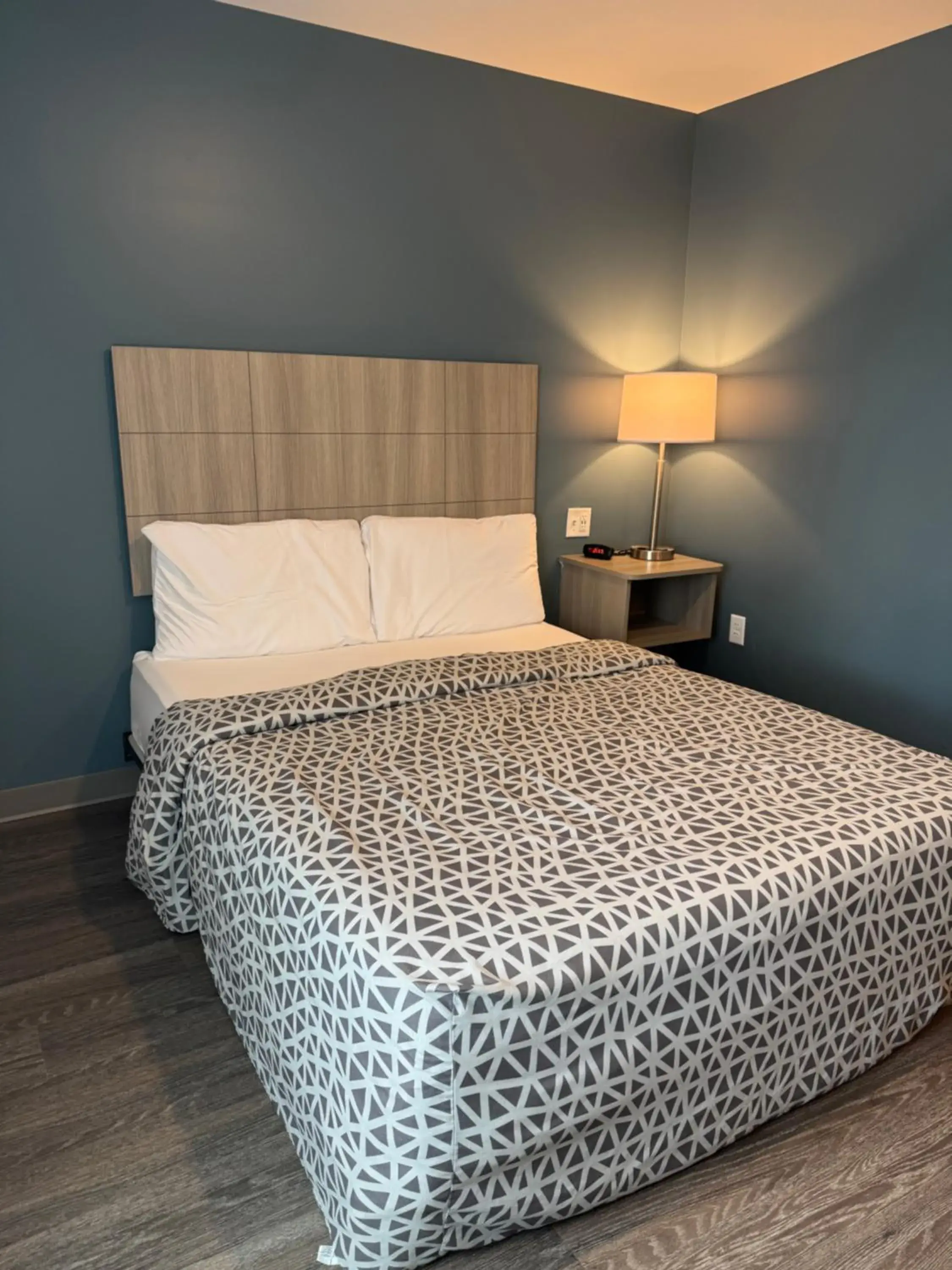 QUEEN SUITE ACCESSIBLE in WoodSpring Suites Knoxville West QUEEN SUITE ACCESSIBLE in WoodSpring Suites Knoxville West