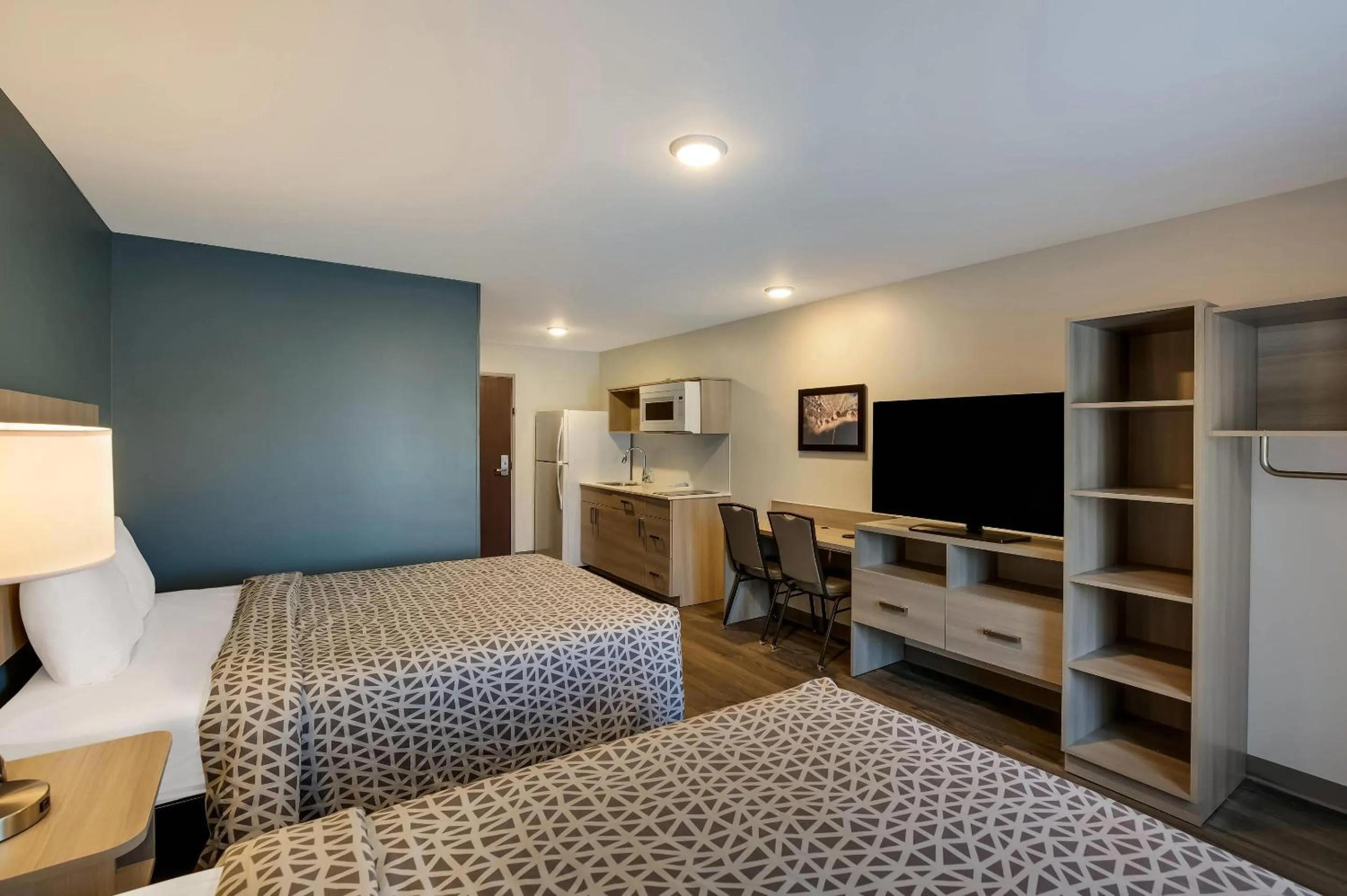 Bedroom, Bed in WoodSpring Suites Knoxville West