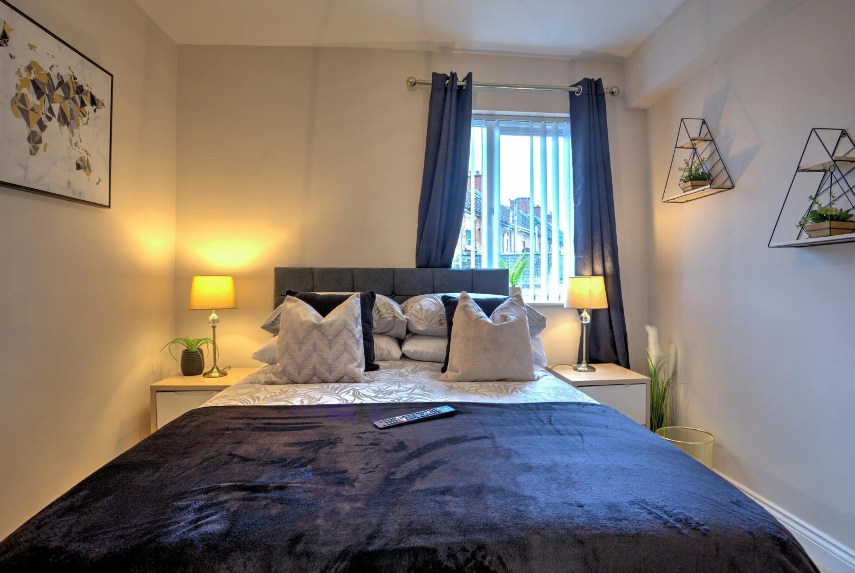 Photo of the whole room, Bed in The Belfast Boutique Central Cozy