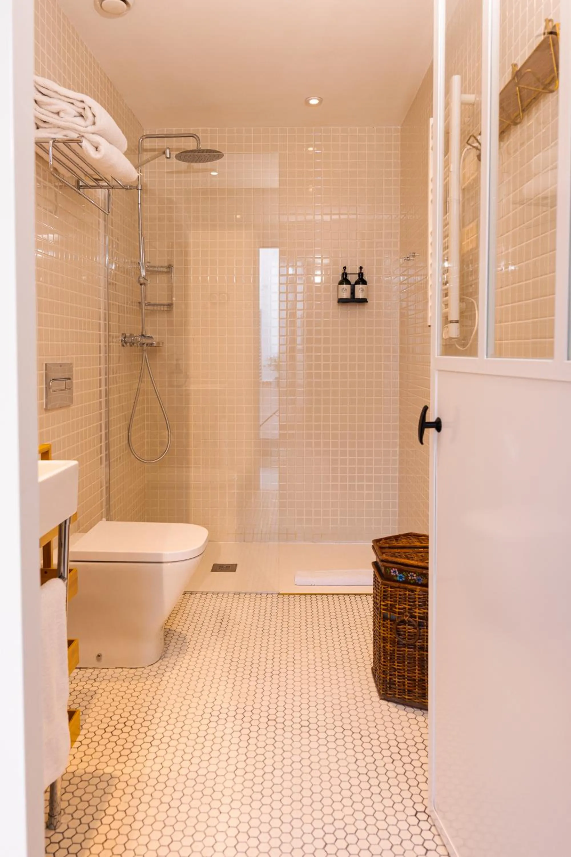 Shower in Hotel du Temps Madrid