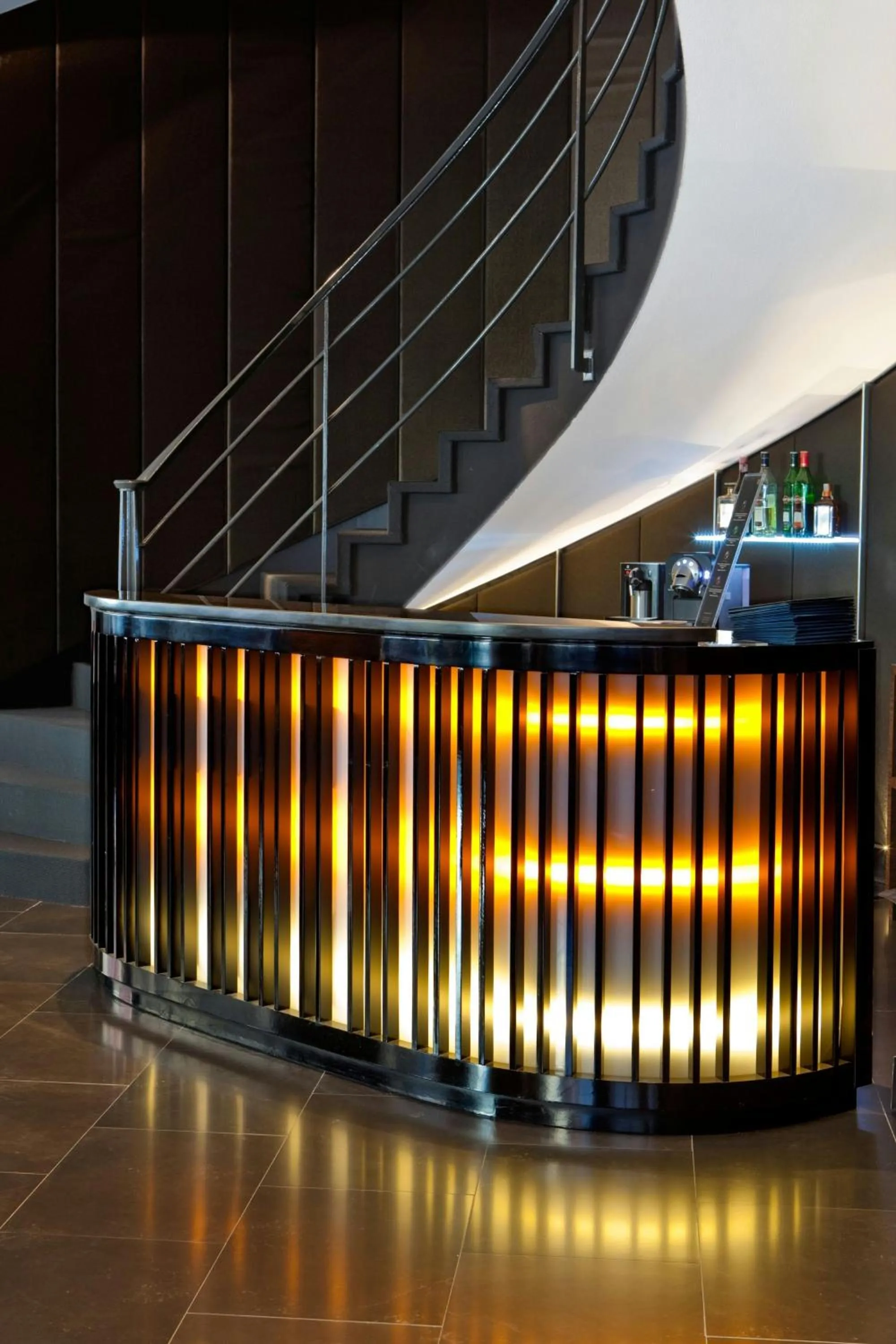 Lounge or bar in AC Hotel Carlton Madrid by Marriott