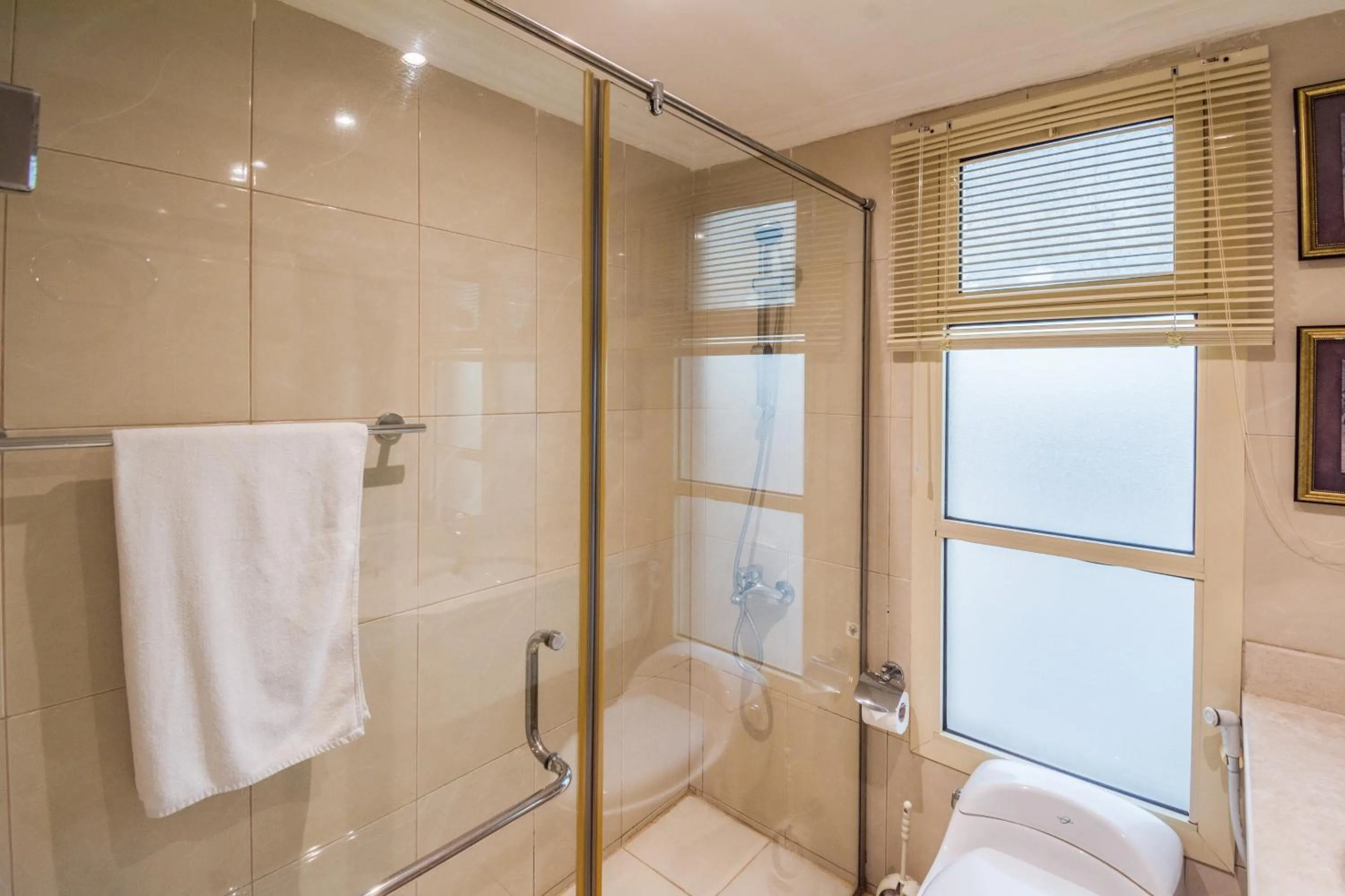 Bathroom in Al Muhaidb Residence Al KHOBAR