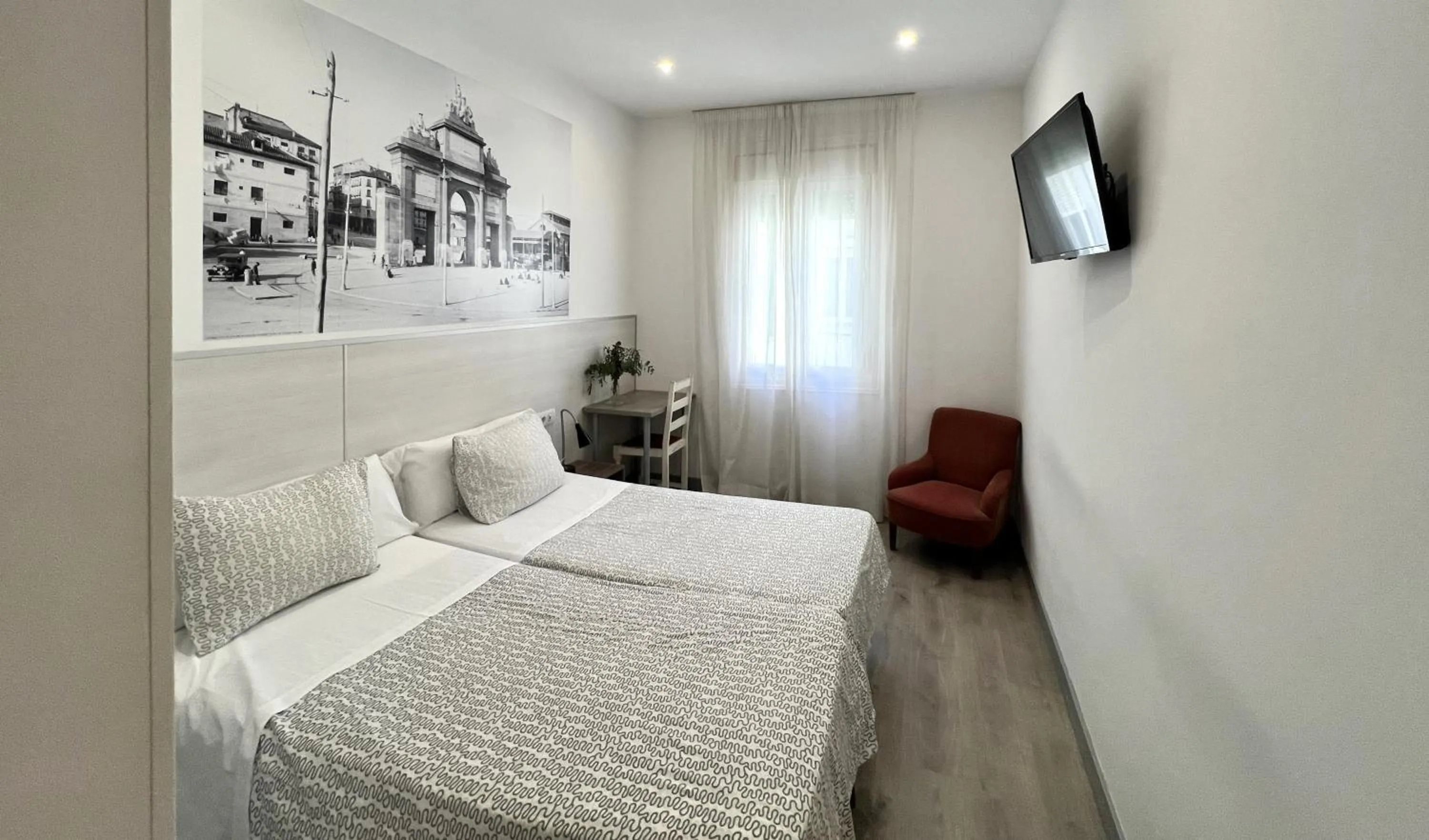 Photo of the whole room, Bed in Hostal San Lorenzo