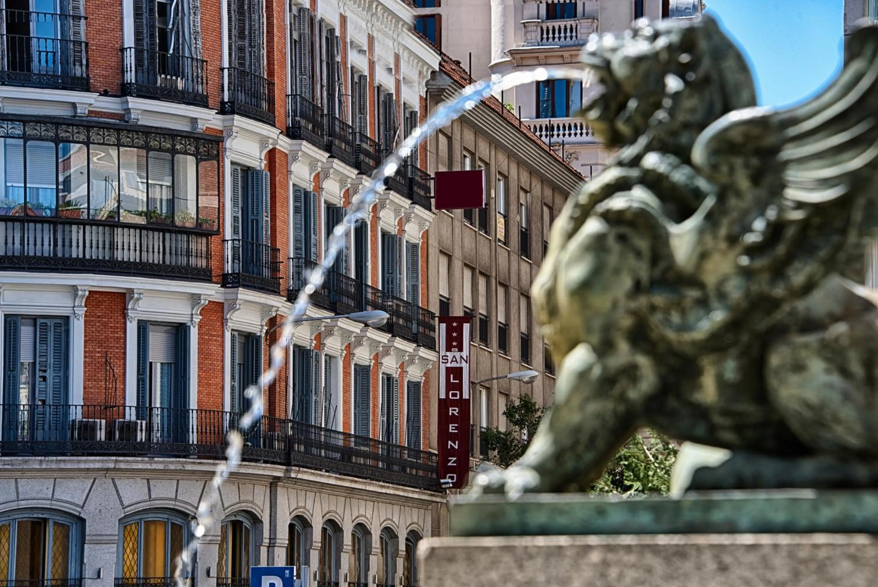 Property building in Hostal San Lorenzo